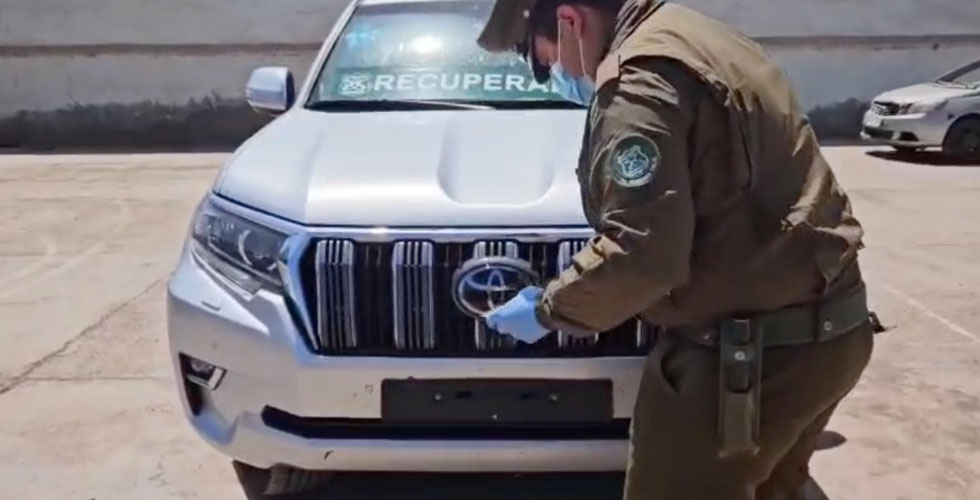 Estudiantes y vecinos de Taltal participando en la jornada de limpieza de playas 2025, organizada por la municipalidad junto a instituciones públicas y privadas.