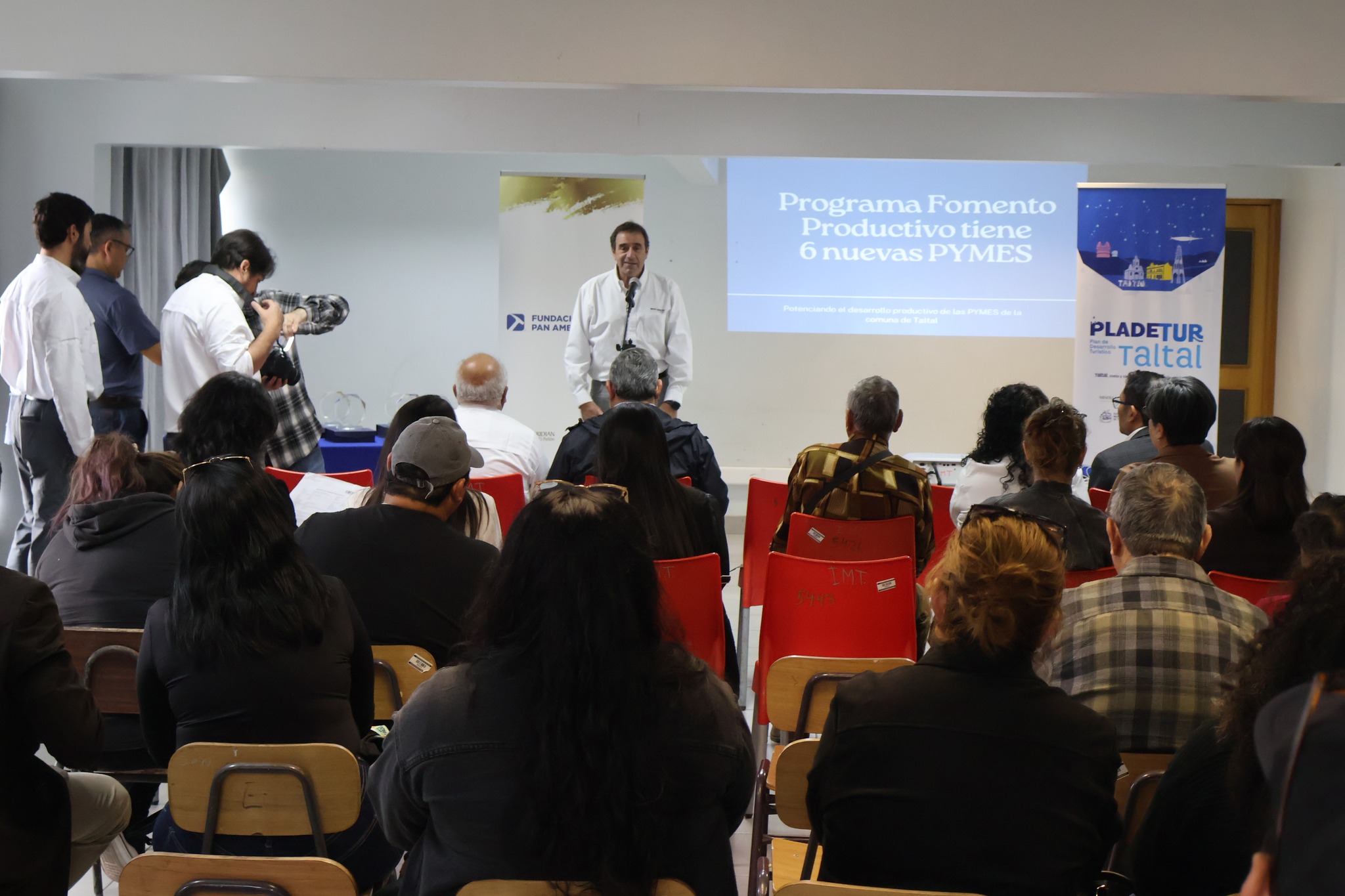 Autoridades de ENAMI, Gobierno Regional y Municipalidad de Taltal durante la aprobación del convenio que permitirá el traslado de la planta José Antonio Moreno al sector Las Breas.