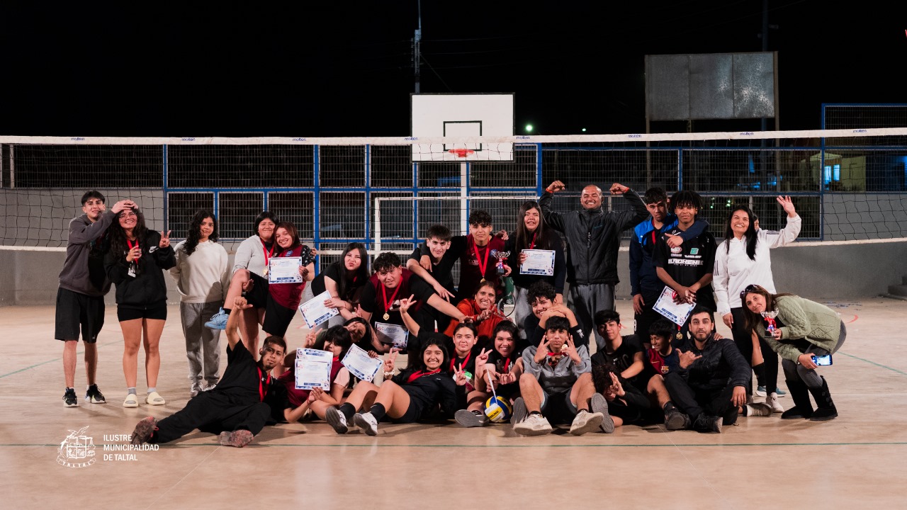 Autoridades de ENAMI, Gobierno Regional y Municipalidad de Taltal durante la aprobación del convenio que permitirá el traslado de la planta José Antonio Moreno al sector Las Breas.