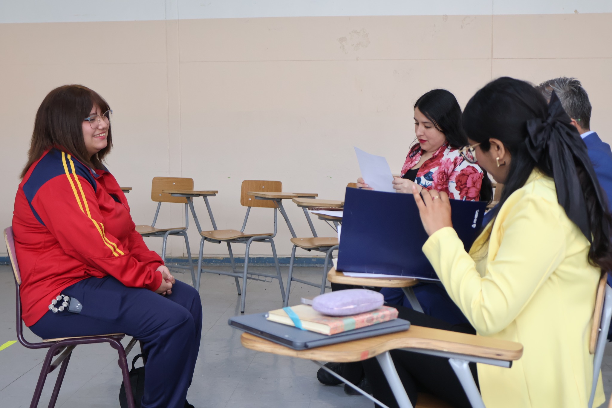 Encuentro entre autoridades municipales y estudiantes que iniciarán práctica profesional en Taltal.
