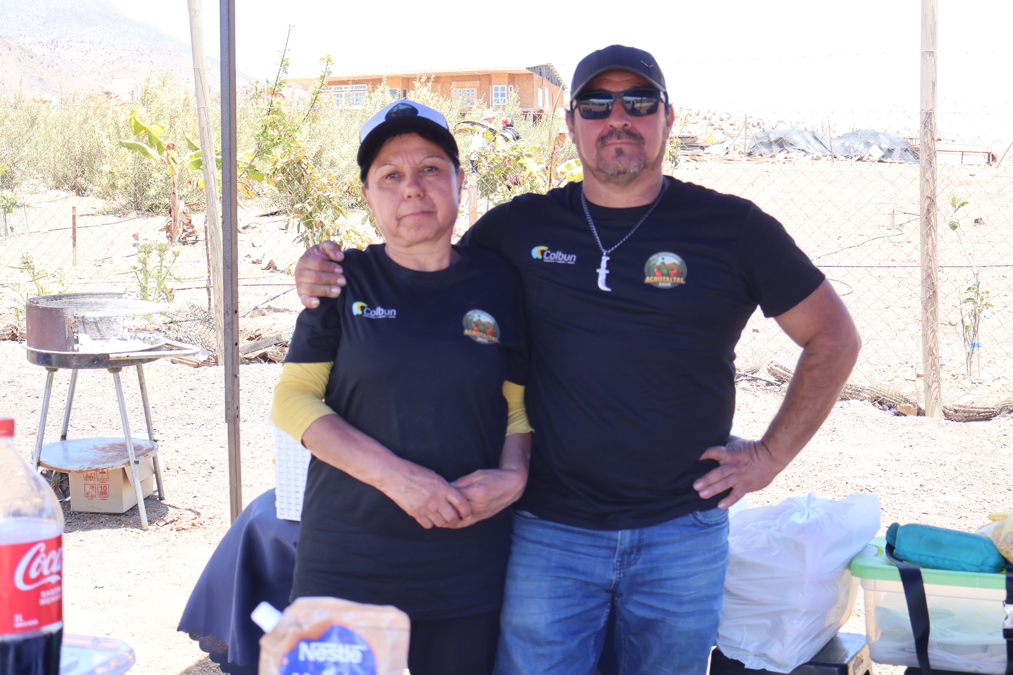 Productores locales de la comunidad agrícola El Hueso participan en AgroTaltal 2025 mostrando sus productos artesanales.