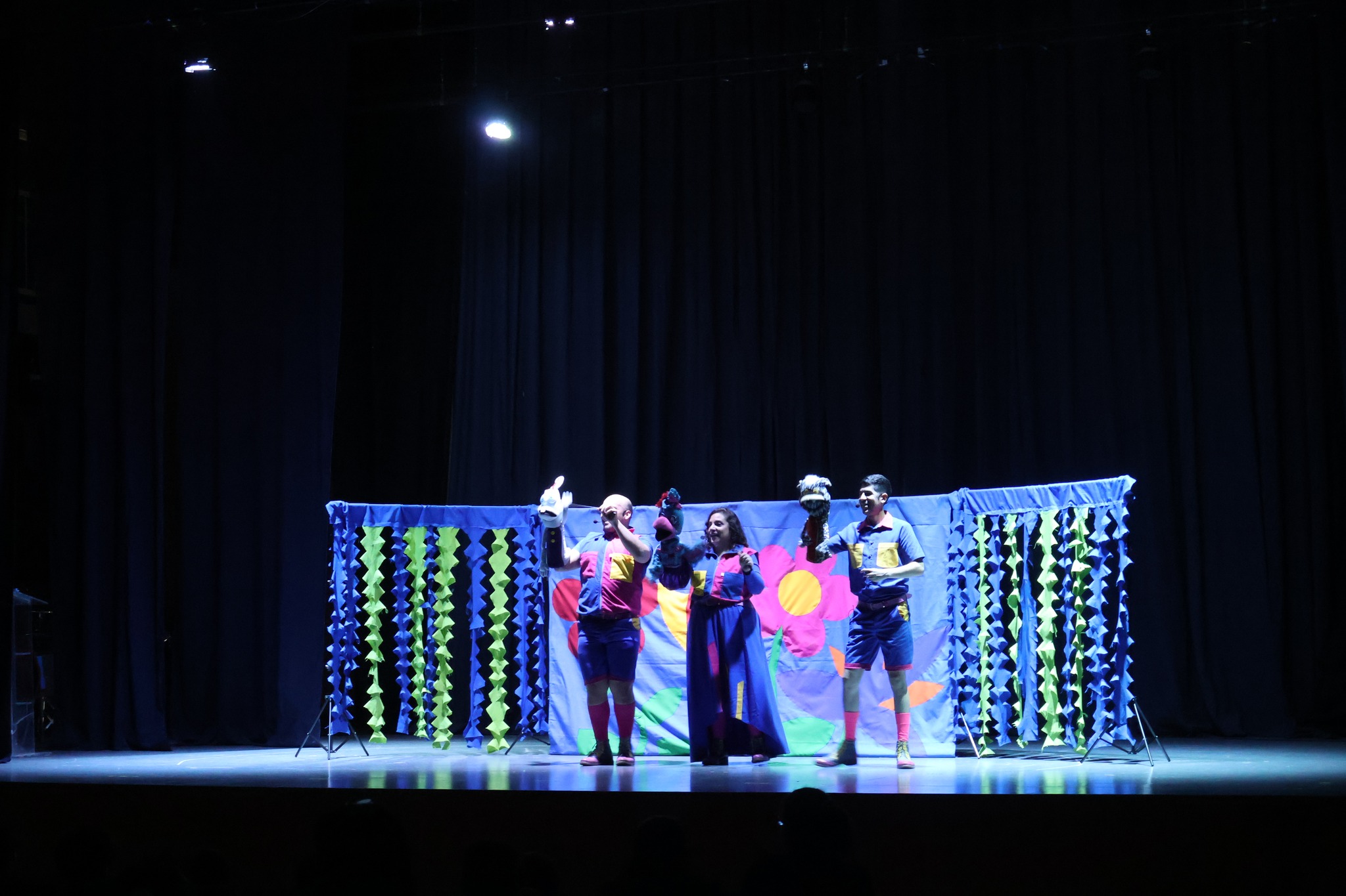 Presentación de la obra infantil “Tico en el Libro de la Selva” en el Centro Cultural de Taltal, con actores y marionetas durante la Semana de la Educación Parvularia.