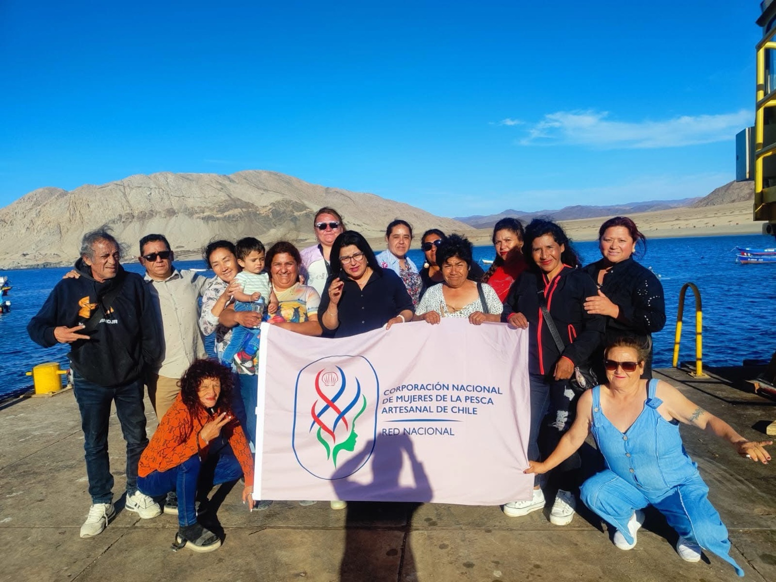 Delegación de mujeres pescadoras en visita territorial por Cifuncho