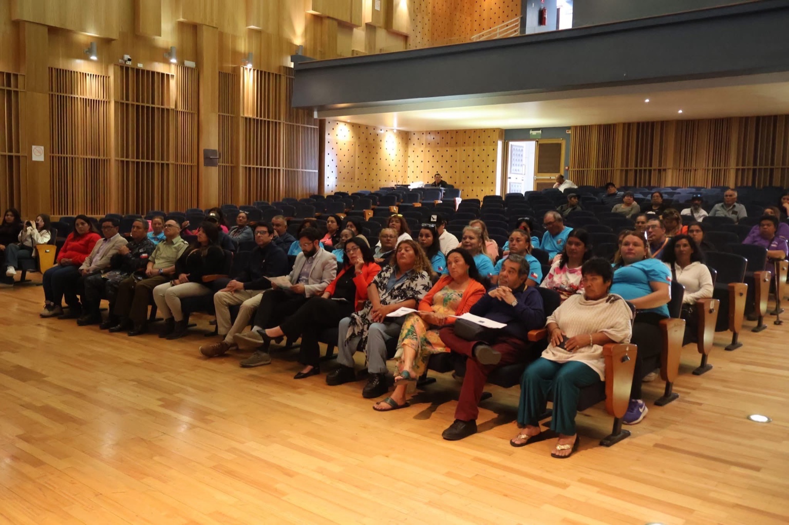 Público asistente al taller de fortalecimiento del liderazgo femenino en la pesca artesanal en Taltal