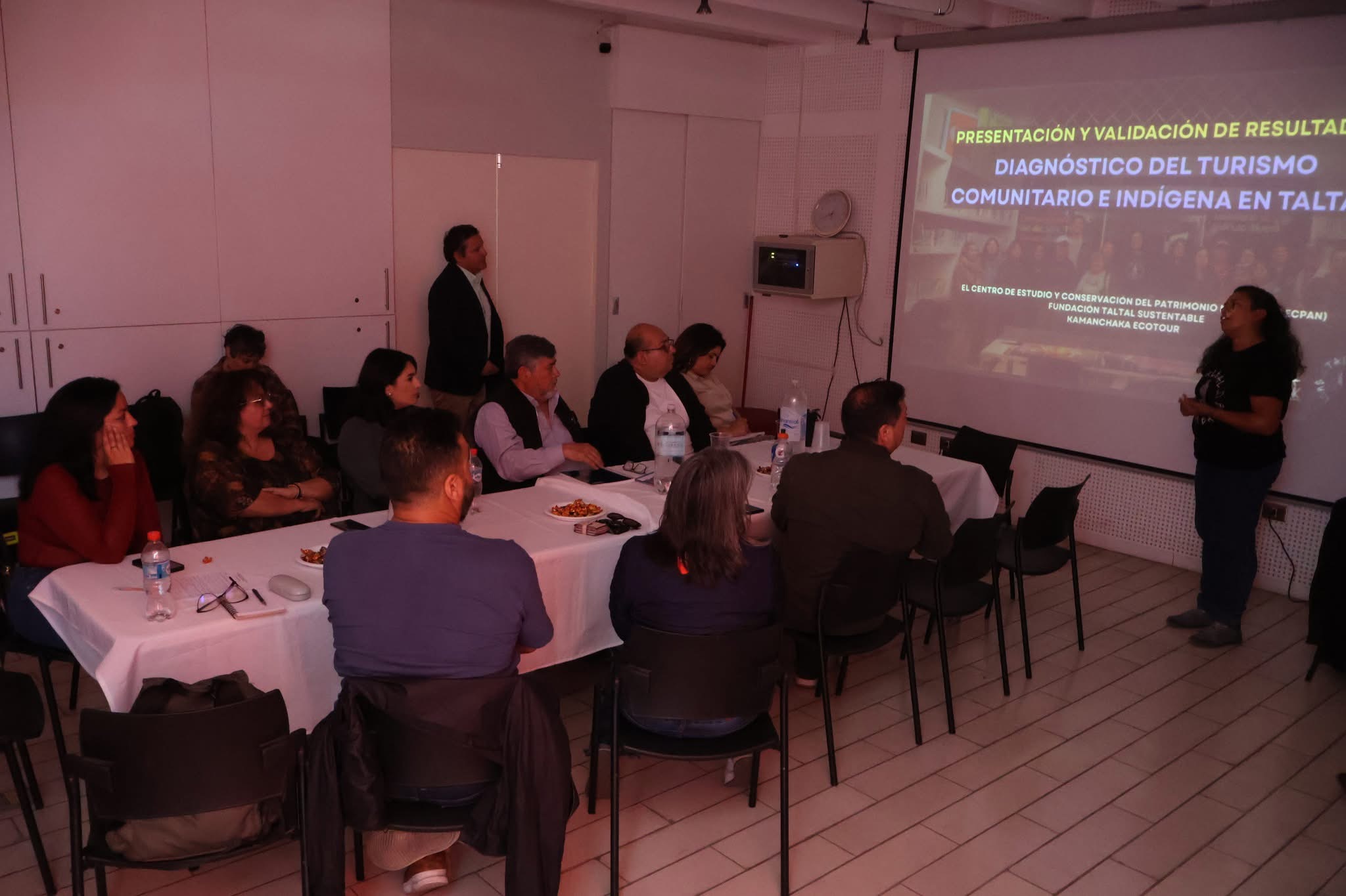 Autoridades de ENAMI, Gobierno Regional y Municipalidad de Taltal durante la aprobación del convenio que permitirá el traslado de la planta José Antonio Moreno al sector Las Breas.