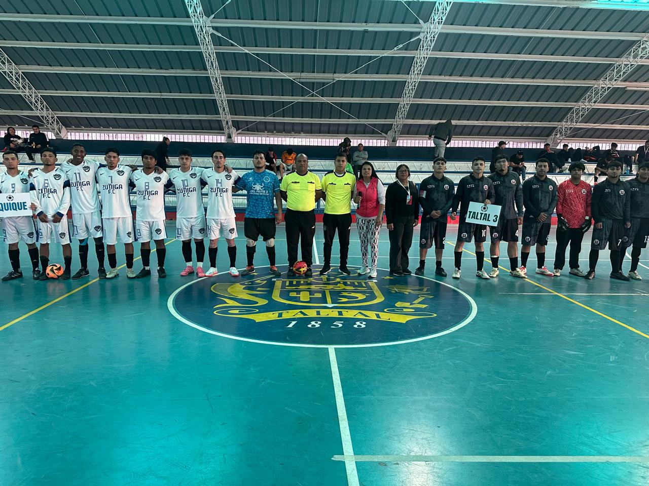 Academia de Patinaje Artístico “Pequeñas Estrellas de Taltal” celebra sus medallas en el Tercer Torneo Ranking de Patinaje Artístico 2025, realizado en el Estadio Techado de Taltal.