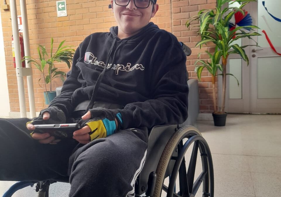 Renato Vásquez, el joven taltalino que emociona a Chile en la Teletón 2025