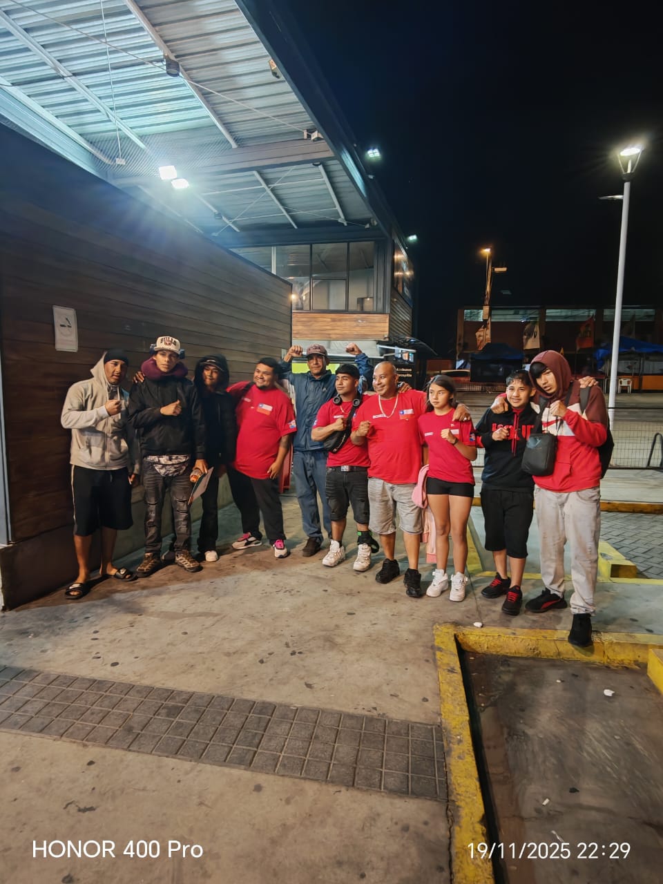 Delegación chilena de boxeo en el terminal de Arica rumbo al Sudamericano ABA 2025.