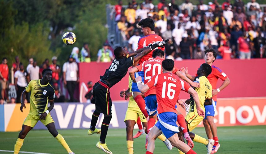 Bruno Torres celebra su gol de cabeza frente a Uganda en el Mundial Sub-17.