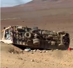 Volcamiento de camión en ruta B-710 deja un fallecido y abre investigación por presunta carga de droga en Taltal