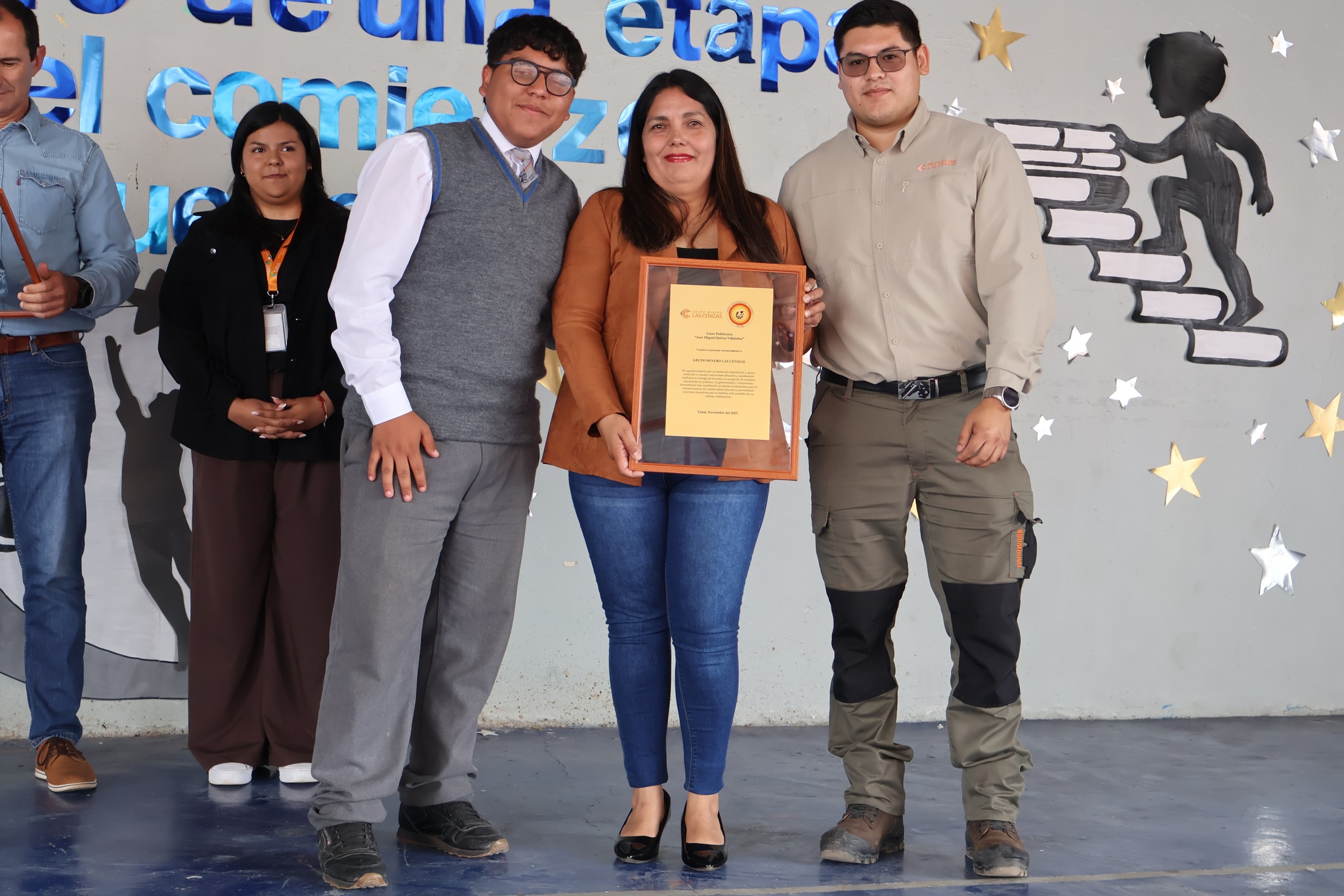 ENAMI recibe reconocimiento del Liceo Politécnico José Miguel Quiroz en acto oficial de cierre escolar 2025.