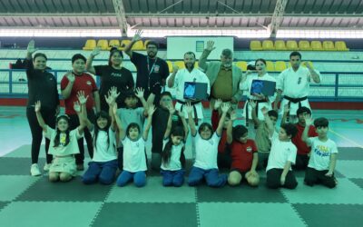 Karate de talla mundial inspira a Taltal: Shihan Víctor Collao y la vicecampeona mundial Amei Collao realizan clase masiva y motivan a nuevos talentos