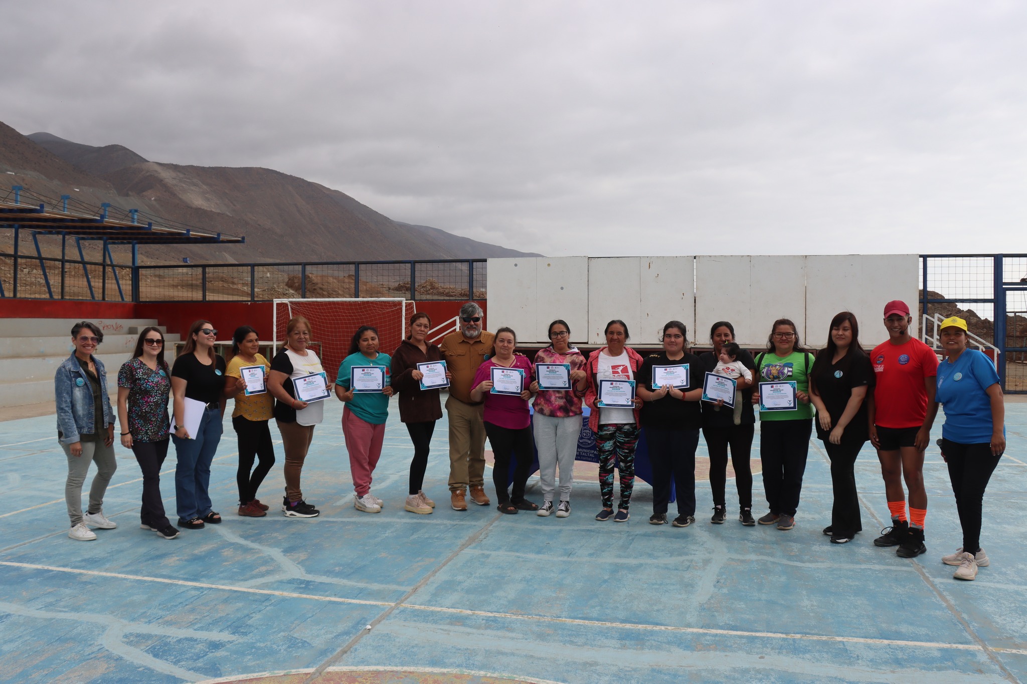 Reconocimiento a mujeres participantes de talleres de salud en Paposo.