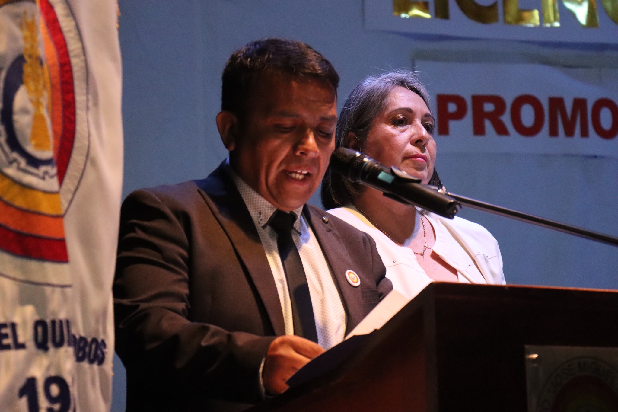 Autoridades y equipo directivo del Liceo Politécnico de Taltal durante el discurso inaugural de la Licenciatura Promoción 2025.