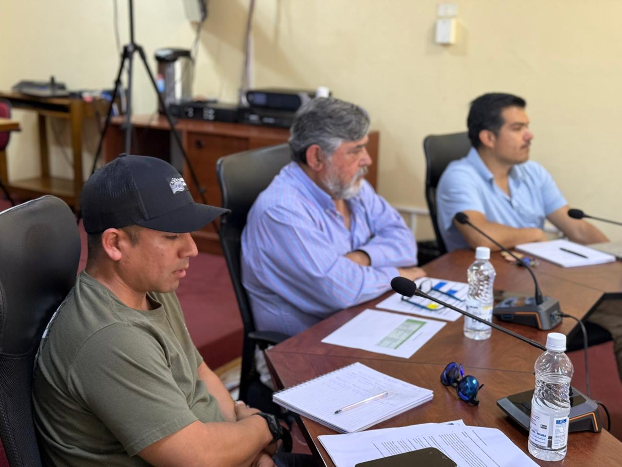 Autoridades municipales presentan a Diego Carmona como nuevo encargado de Turismo durante jornada de trabajo en Taltal.