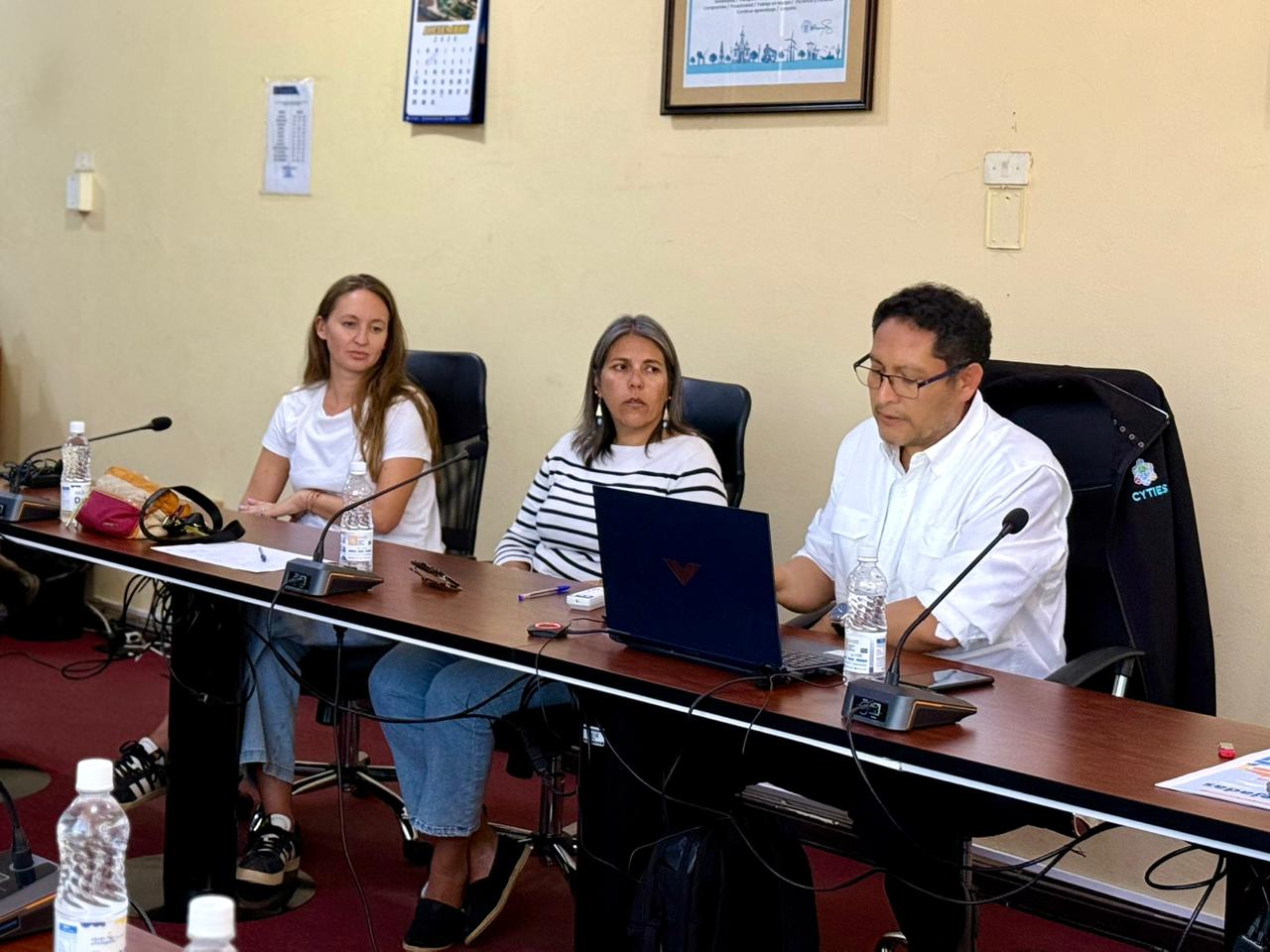 Participantes de la jornada de coordinación municipal analizan acciones para un turismo seguro y ordenado en Taltal.