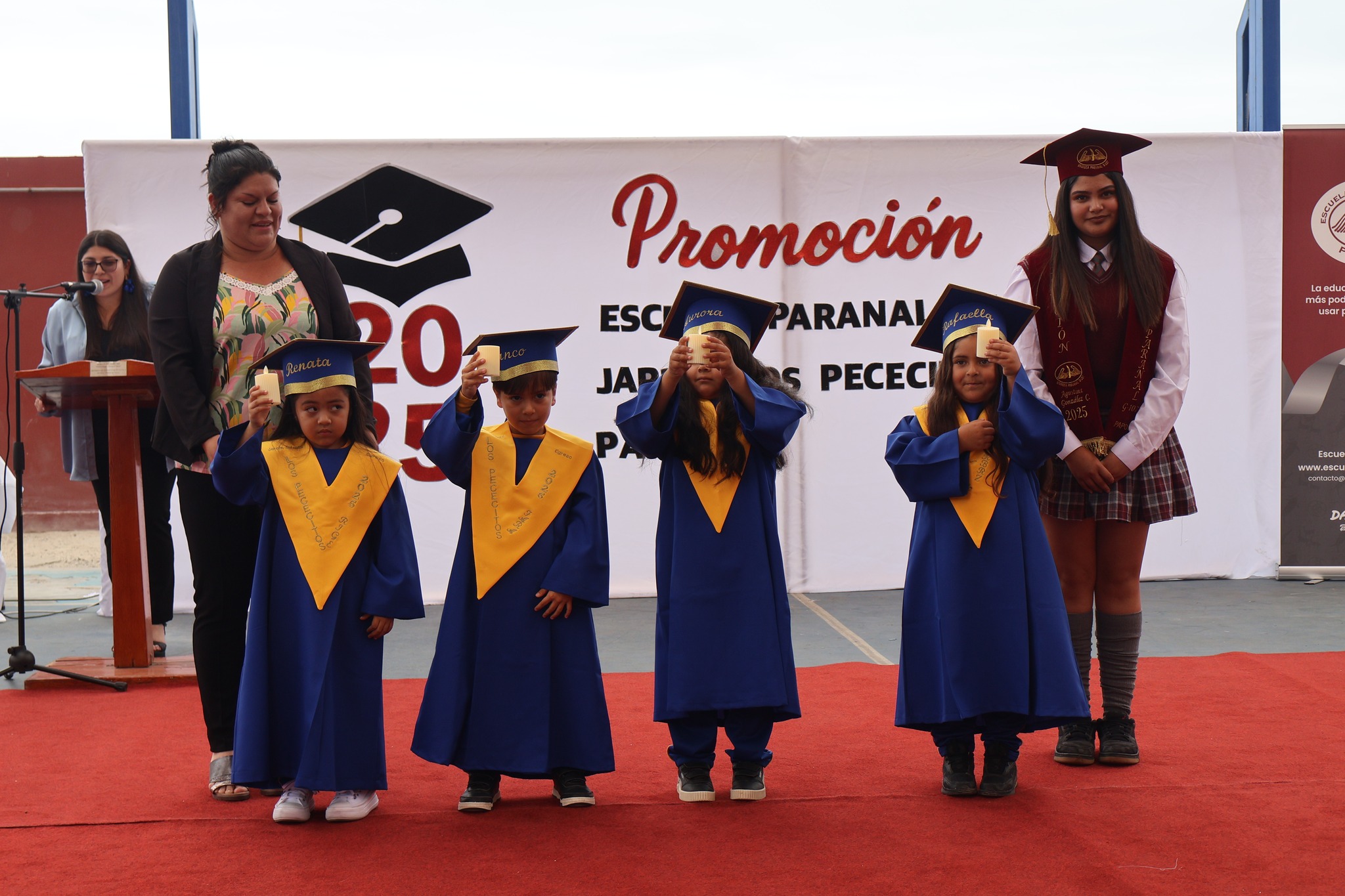 Niños y niñas del Jardín Infantil Los Pececitos participan del ritual simbólico de la Entrega de la Luz en Paposo.