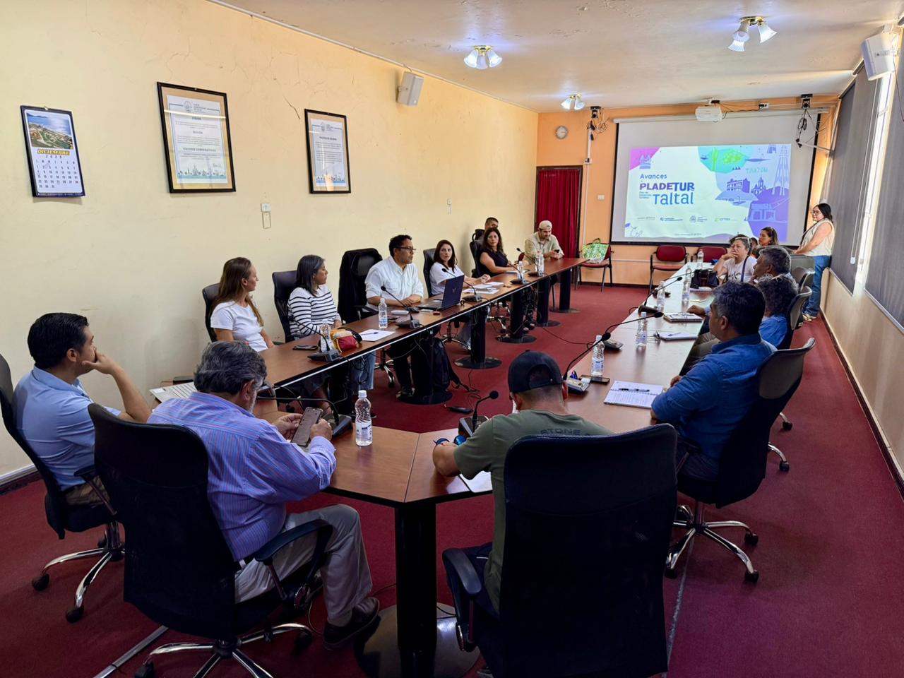 Consultora CYTIES expone avances del PLADETUR de Taltal ante equipos municipales y actores locales.