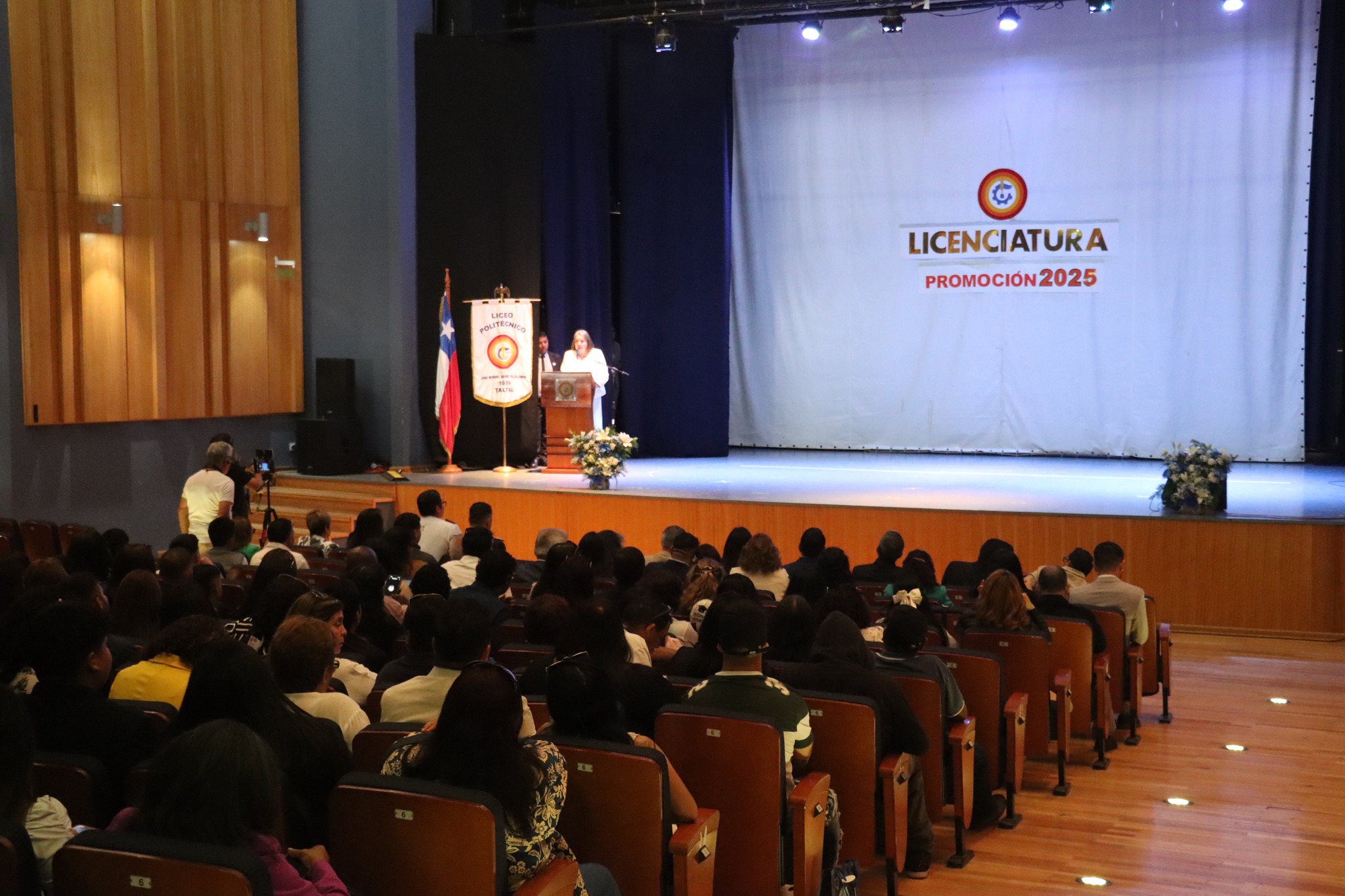 Ceremonia de Licenciatura Promoción 2025 del Liceo Politécnico José Miguel Quiroz en el Centro Cultural de Taltal.