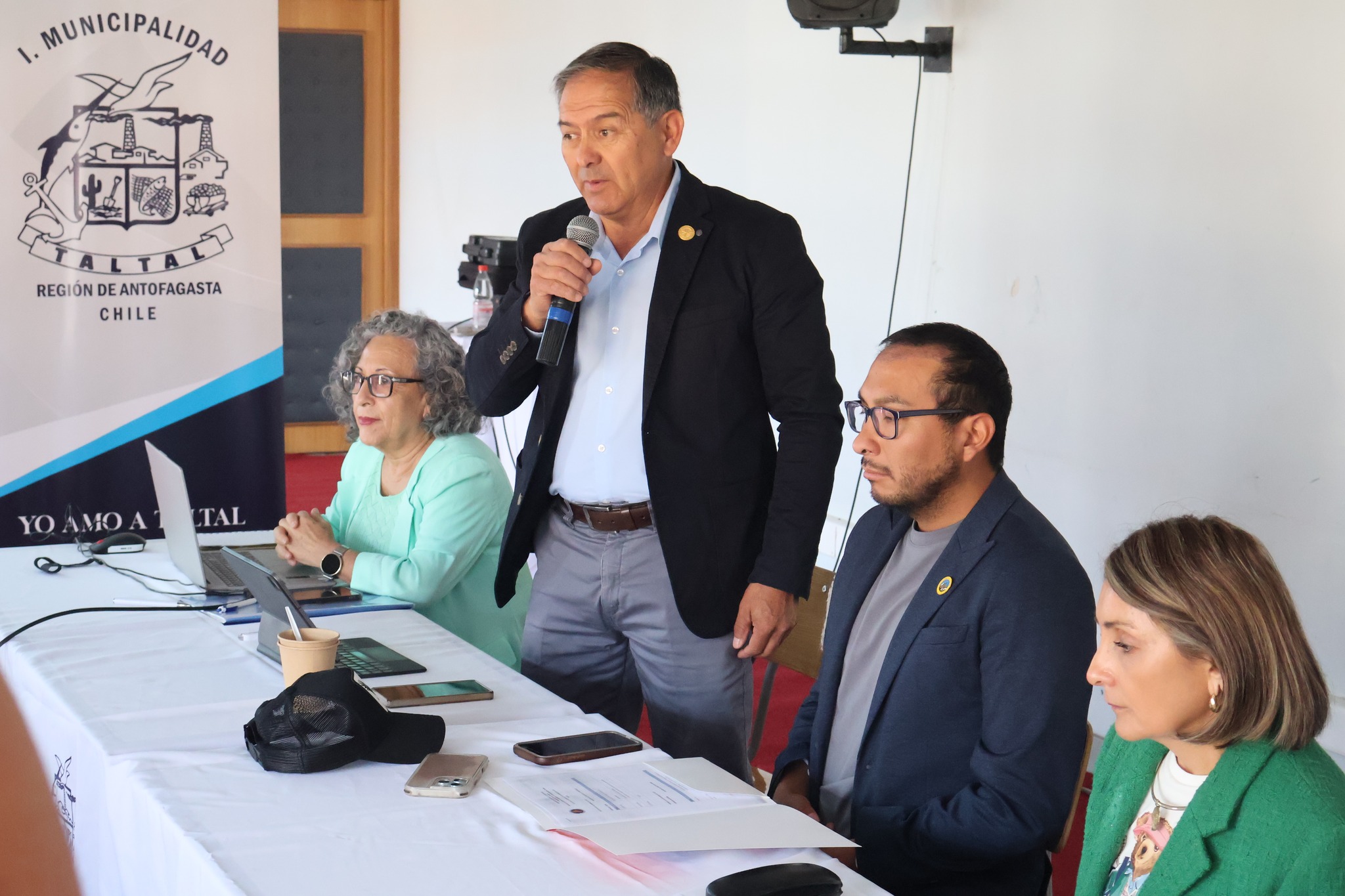 Exposición de temas estratégicos regionales durante la 4ª Asamblea General de la AMRA en Taltal.