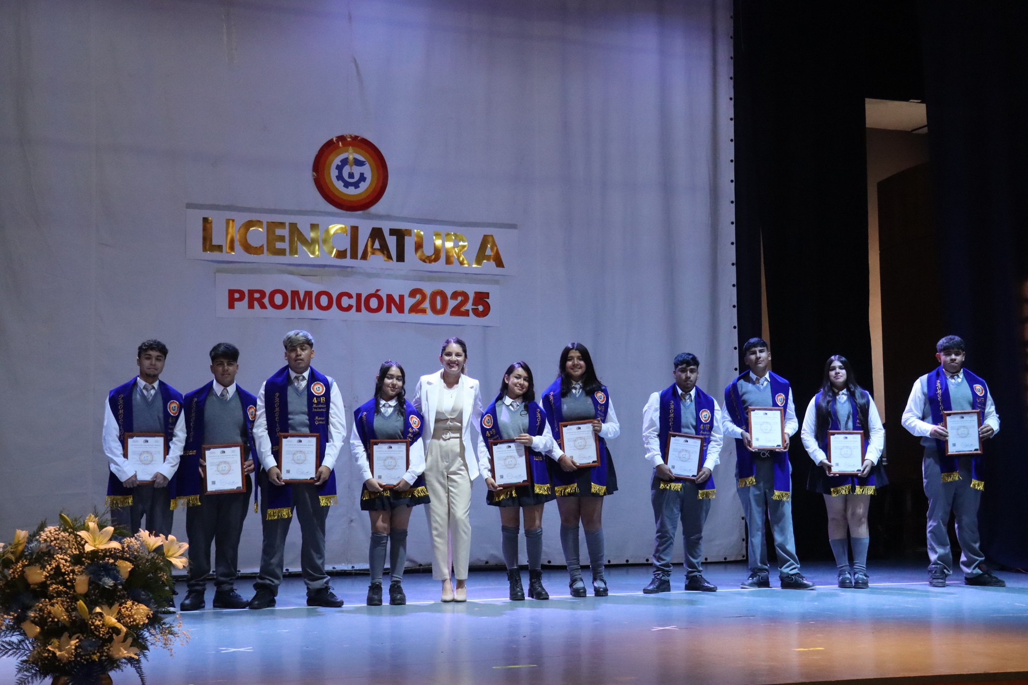 Generación 2025 del Liceo Politécnico de Taltal culmina su etapa escolar en emotiva ceremonia de licenciatura realizada en el Centro Cultural.