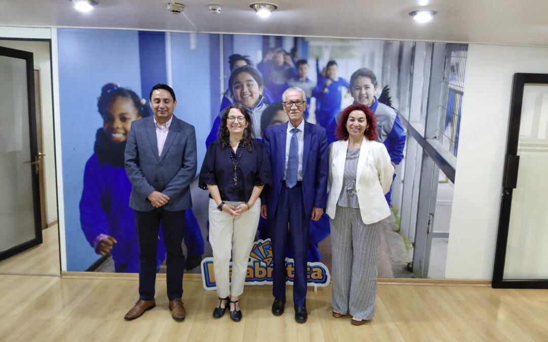 Alcalde Mario Acuña y Subsecretaría de Educación abordan transición al SLEP 2026 y ajustes de carga horaria docente