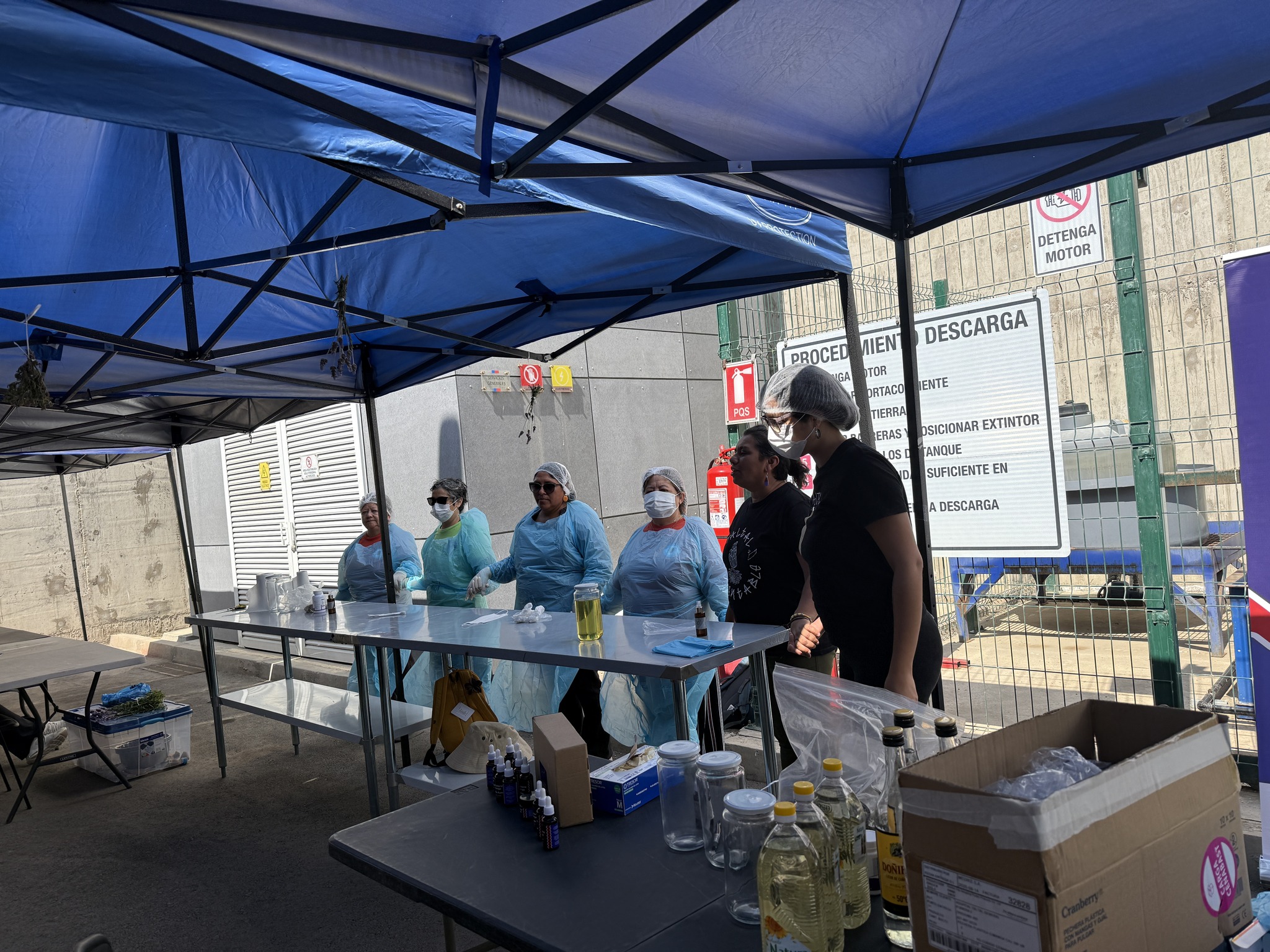 Taller práctico de elaboración de oleatos y tinturas madres en jornada de medicina ancestral Changa.