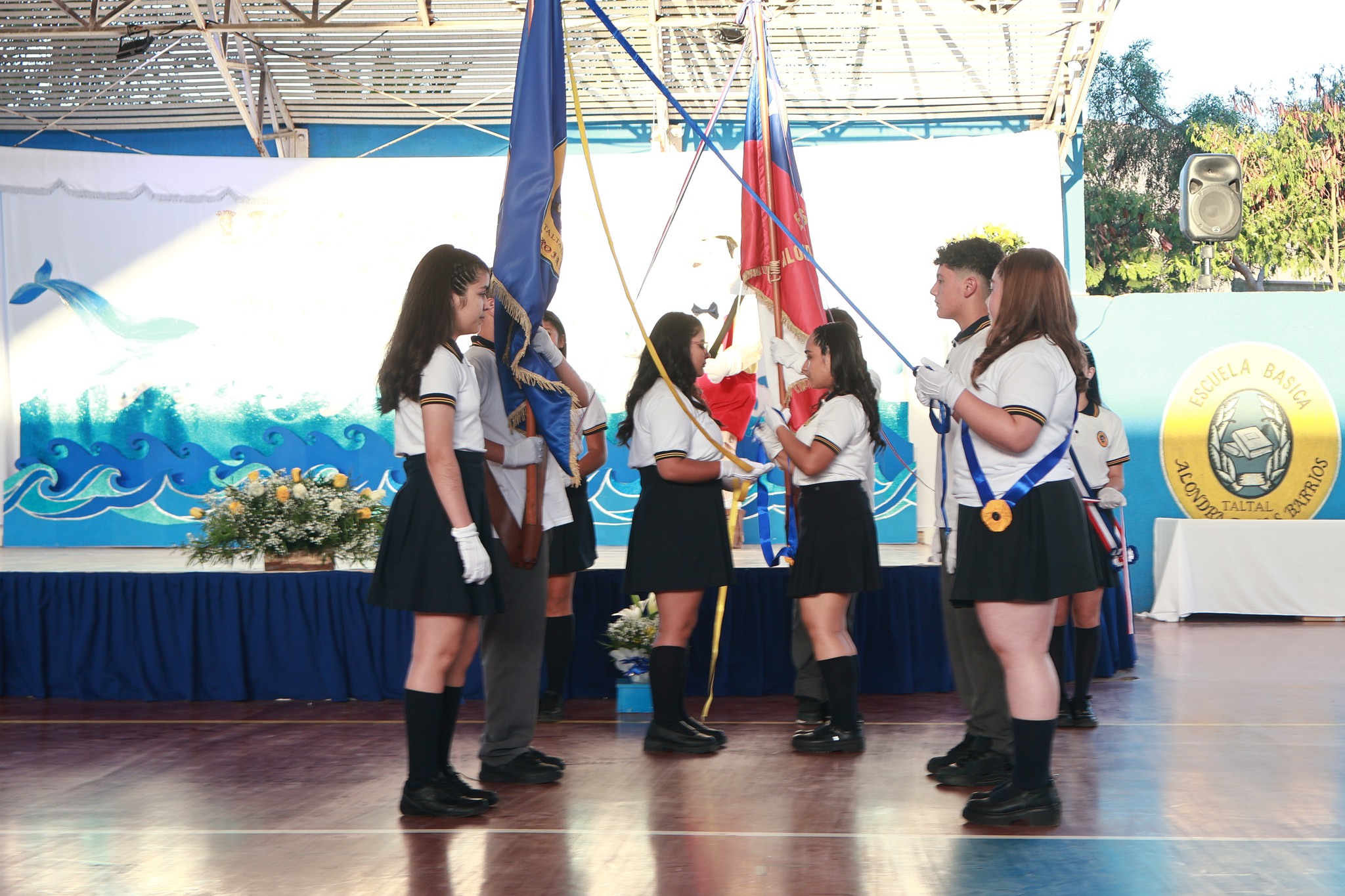 Formación de abanderados durante la ceremonia de licenciatura 2025<br />
