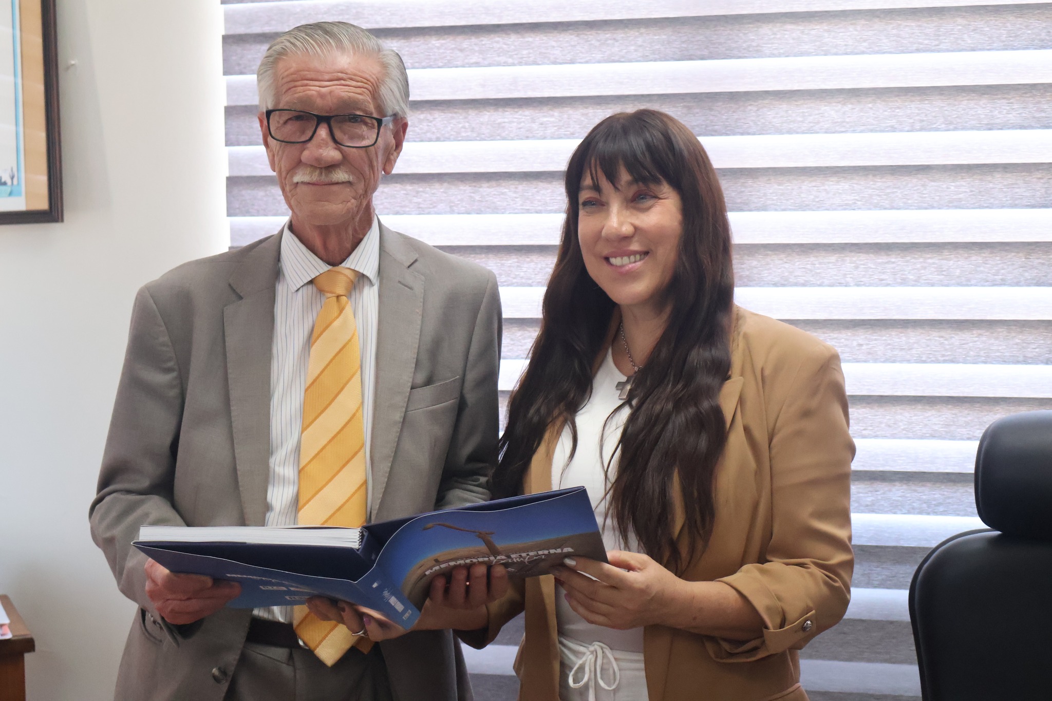 Presentación del libro “Cantón Aguas Blancas” durante encuentro cultural en dependencias municipales de Taltal.
