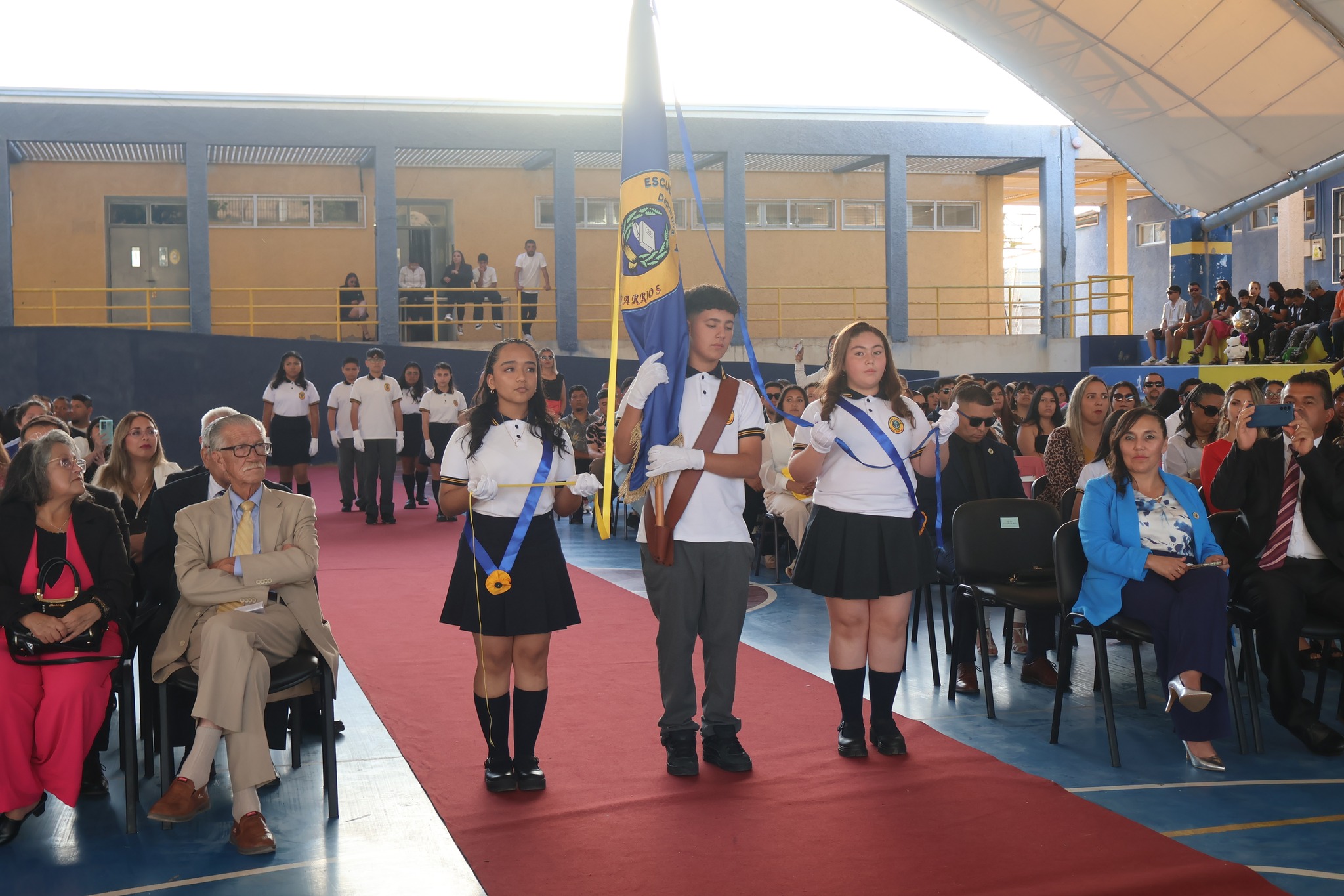 Formación de abanderados avanza frente a autoridades y apoderados<br />
