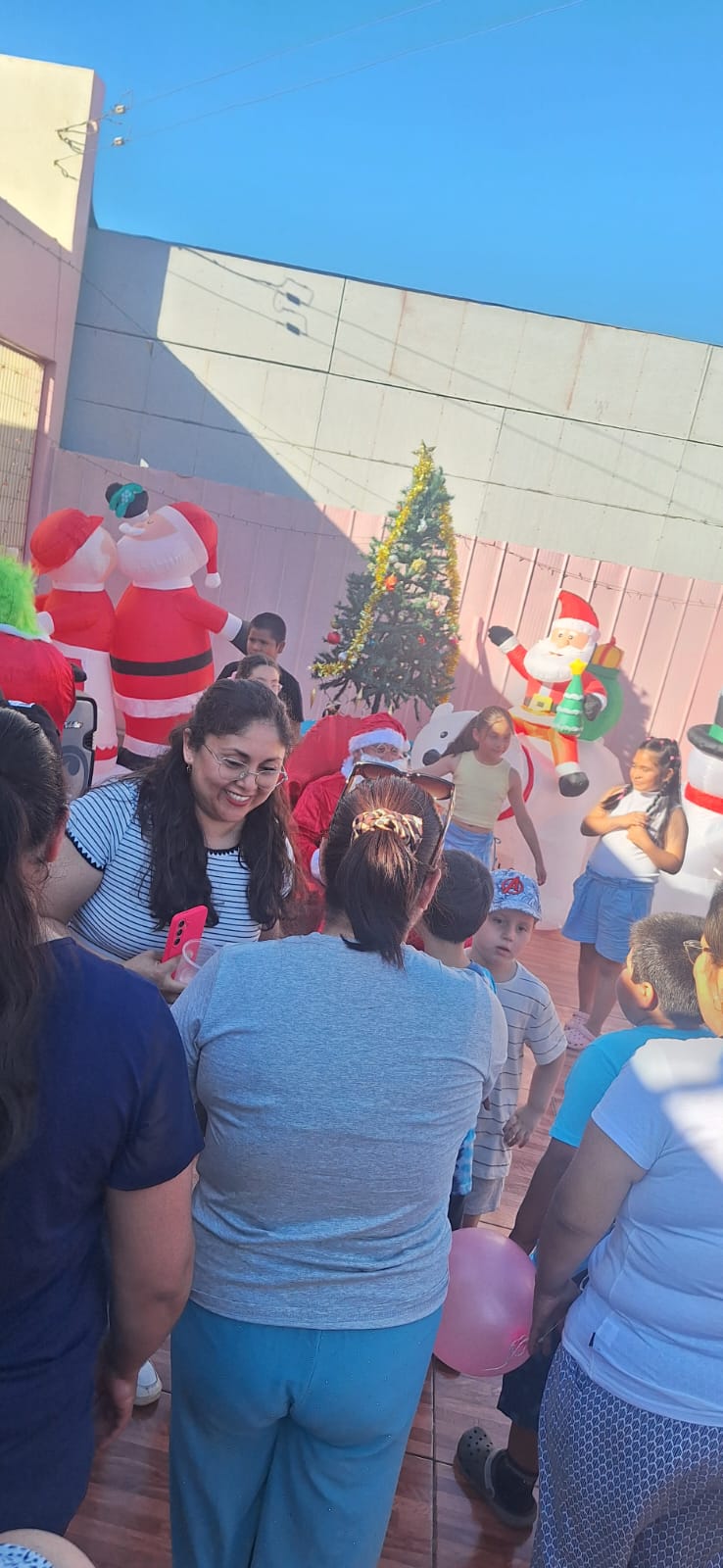 Familias del barrio Eduardo Vigil participan en jornada navideña comunitaria en Taltal