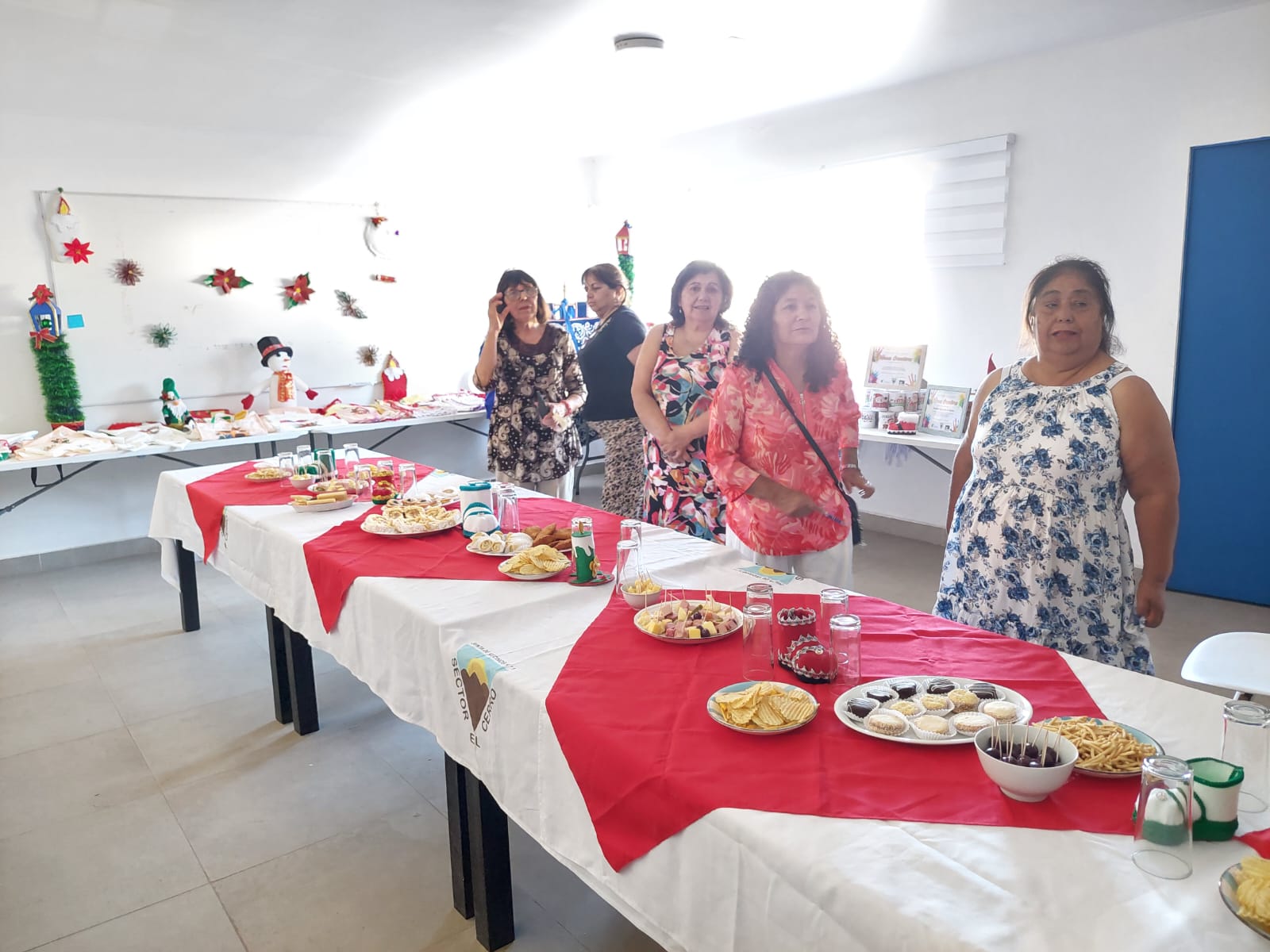 Exhibición de trabajos realizados durante talleres comunitarios de la Junta de Vecinos N°1 del sector Cerro en Taltal