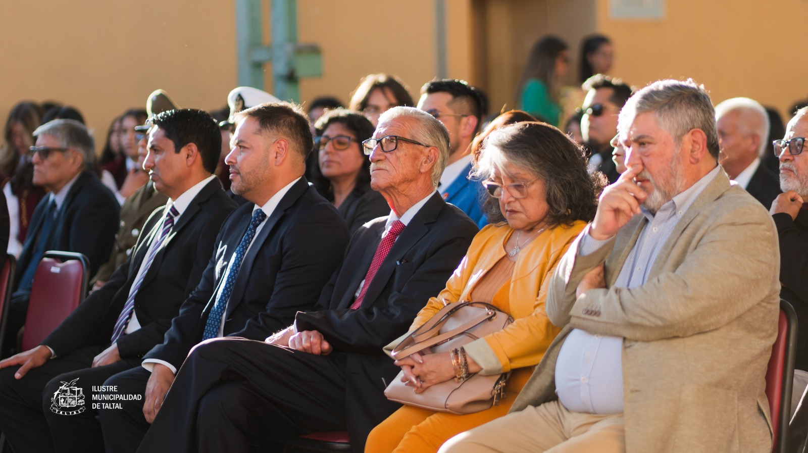 Alcalde Mario Acuña, concejales y el director Eusebio Sánchez presentes en el acto solemne.