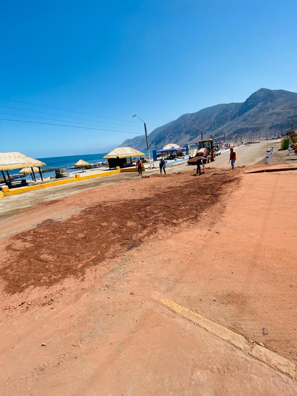 Intervención municipal en Playa La Lobo para preparar la comuna de Taltal para el verano