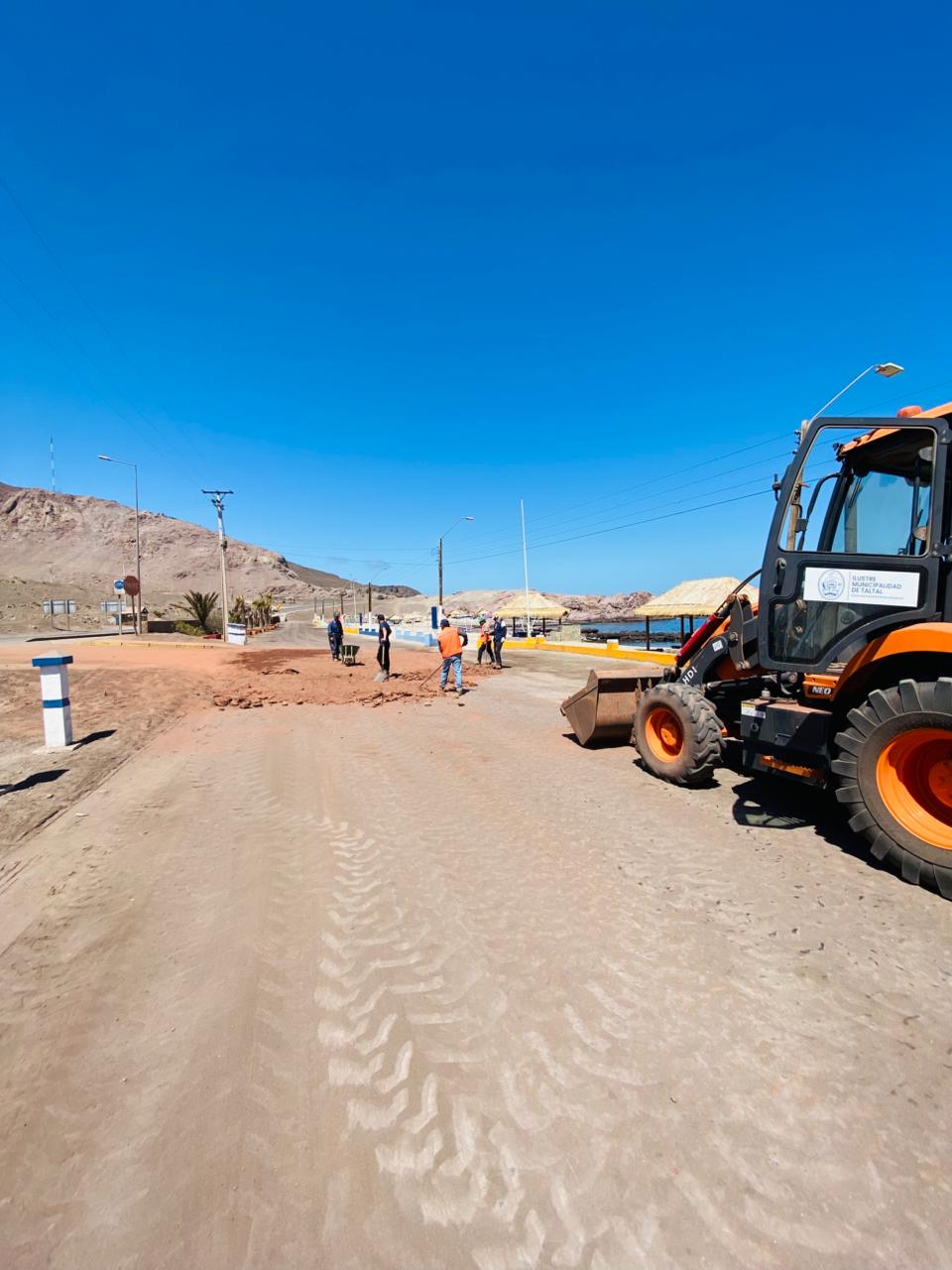 Trabajos municipales en sector Las Pozas para mejorar seguridad vial durante la temporada estival en Taltal