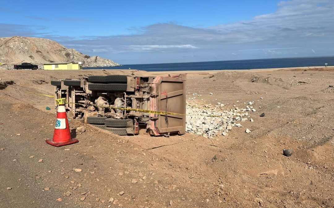 Dos personas mueren tras volcamiento de un vehículo mayor en la ruta B-900 de Taltal