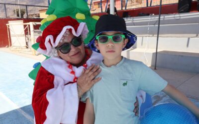 Paposo recibió los regalos de Navidad para sus niños y niñas con la Señora Claus