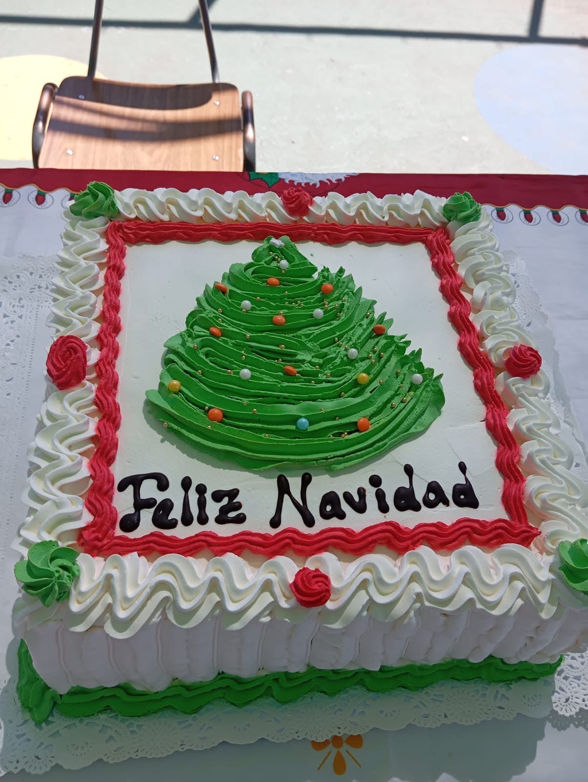 Personas mayores compartiendo una jornada de alegría y encuentro en el marco del convenio SENAMA y Municipalidad.