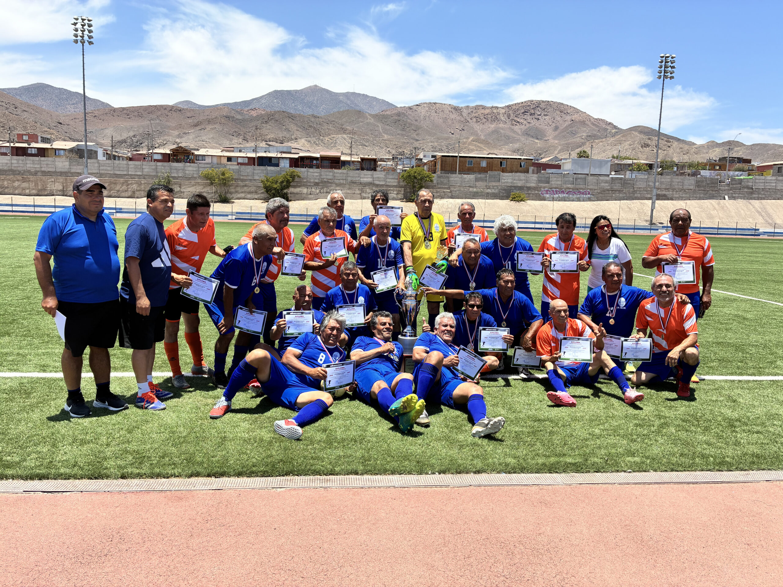 Selección Sub 60 de Taltal campeona regional 2025 celebra título en el estadio Belmor Rojas Iriarte