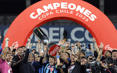 Huachipato remonta en los descuentos, vence por penales a Limache y alza su primera Copa Chile