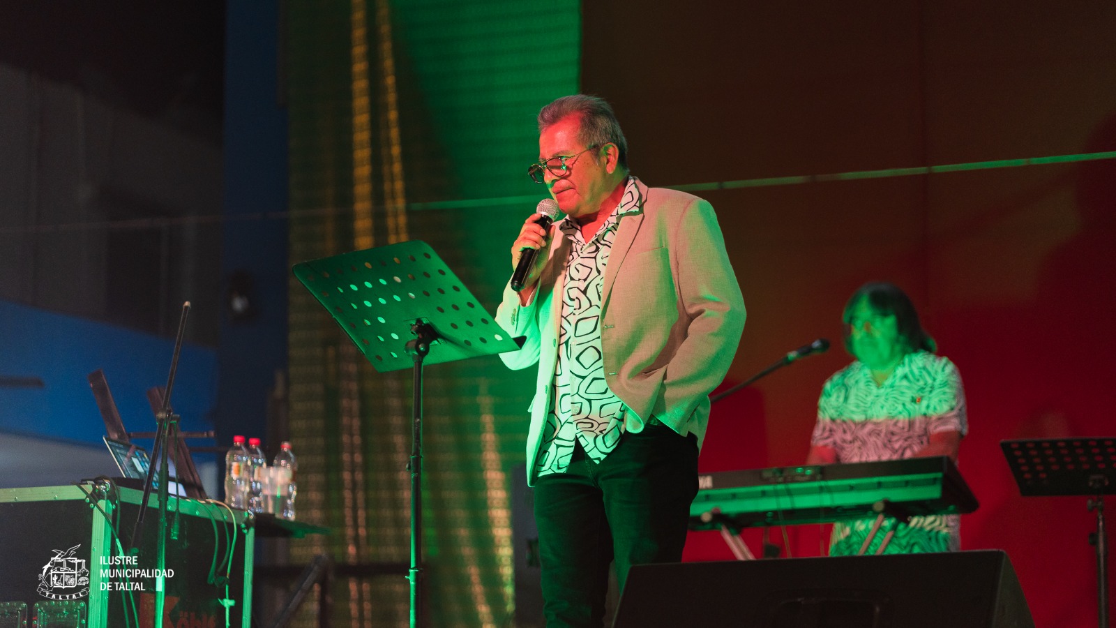 Músico local participa del show artístico de Año Nuevo 2026 realizado en la Plaza de Armas de Taltal