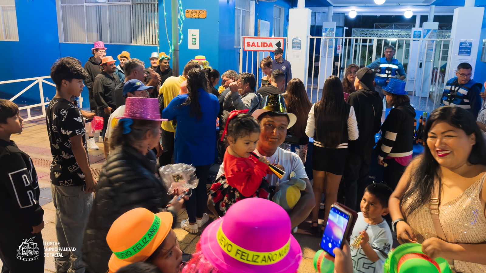 Familias de Taltal participan en la bienvenida del Año Nuevo 2026 en la Plaza de Armas con música y actividades comunitarias