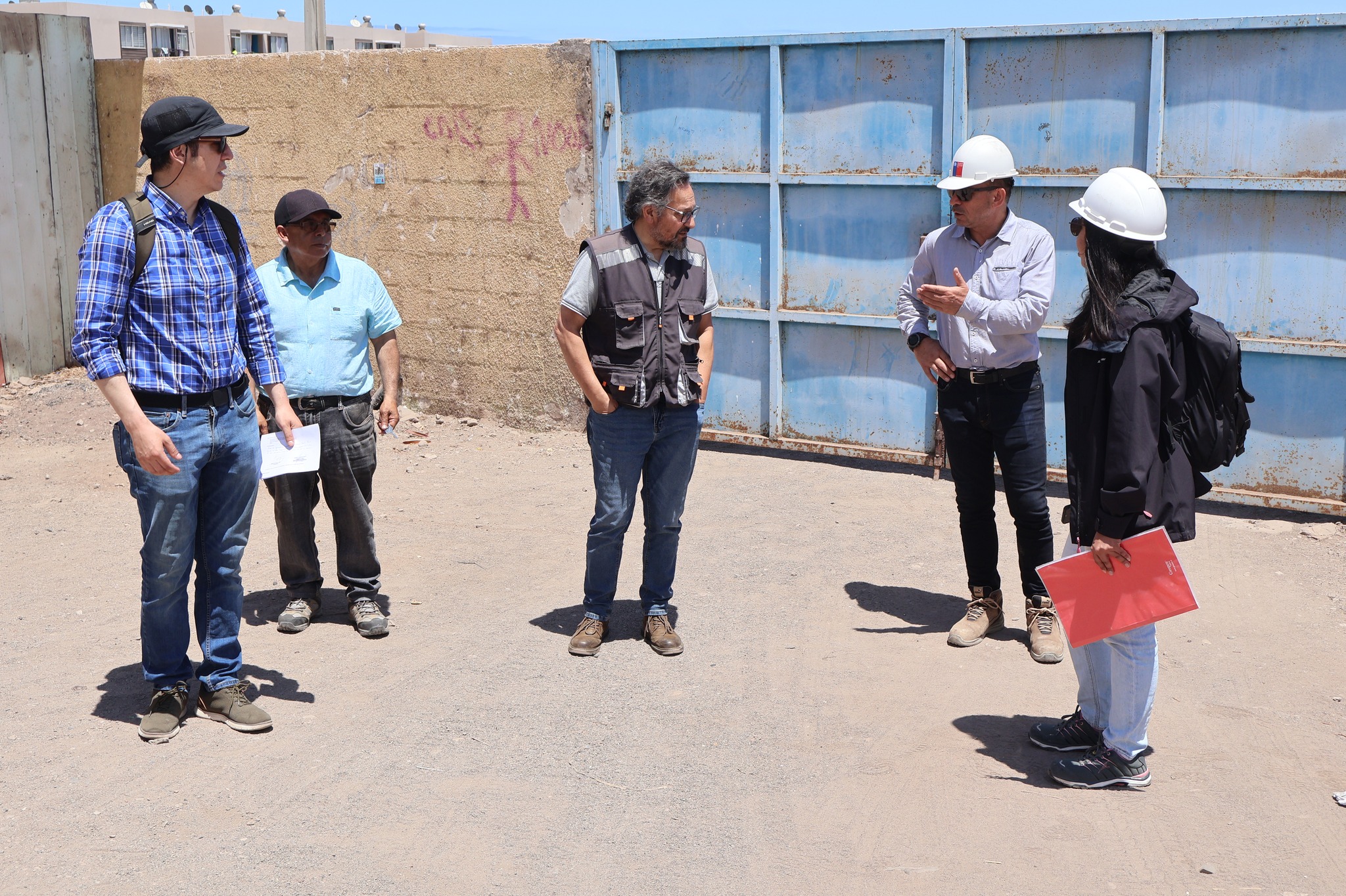 Inspección del cierre perimetral del terreno donde se construirá el nuevo Liceo Politécnico C-20 de Taltal.