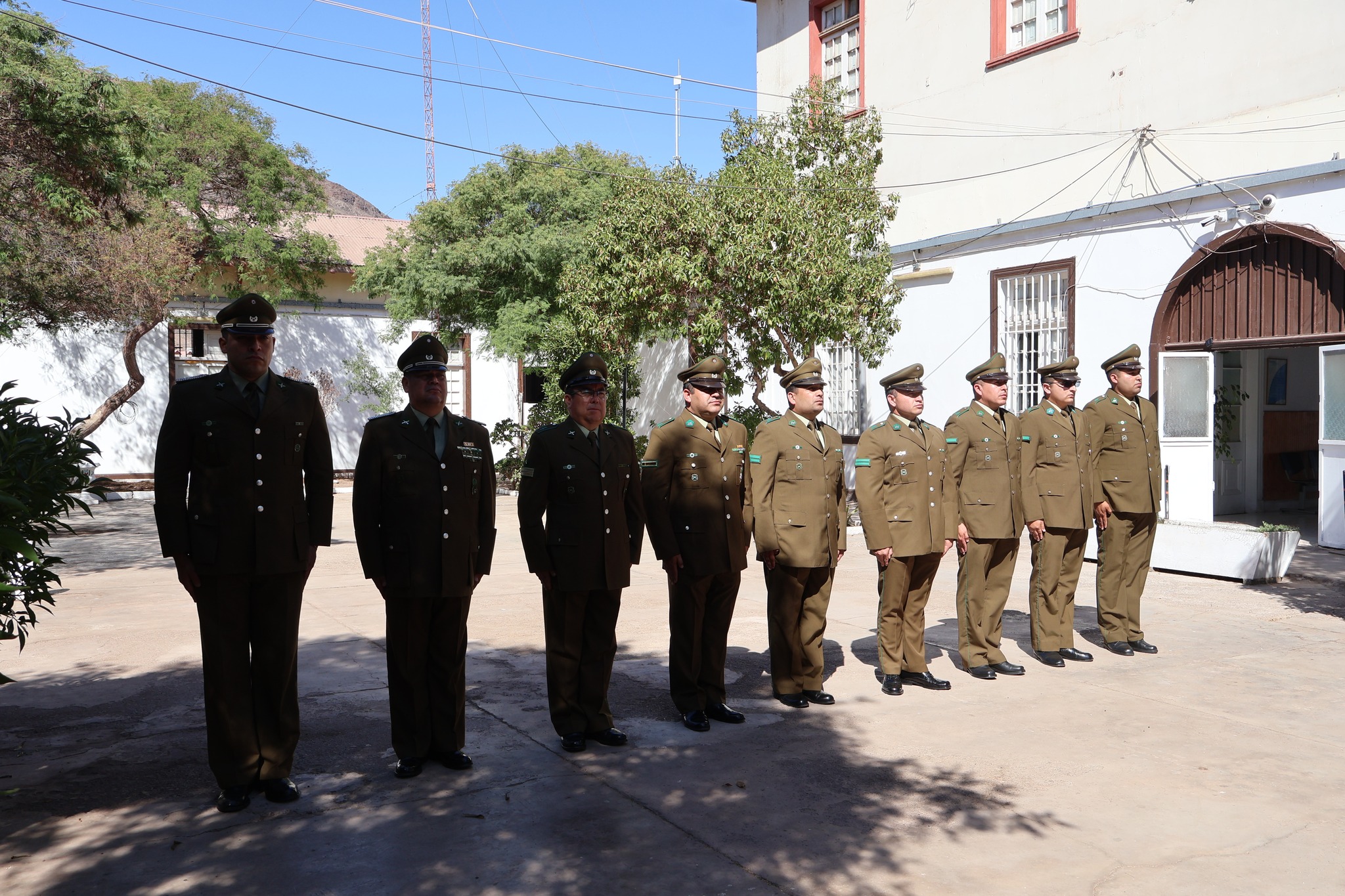 Formación de oficiales durante ceremonia en Taltal.
