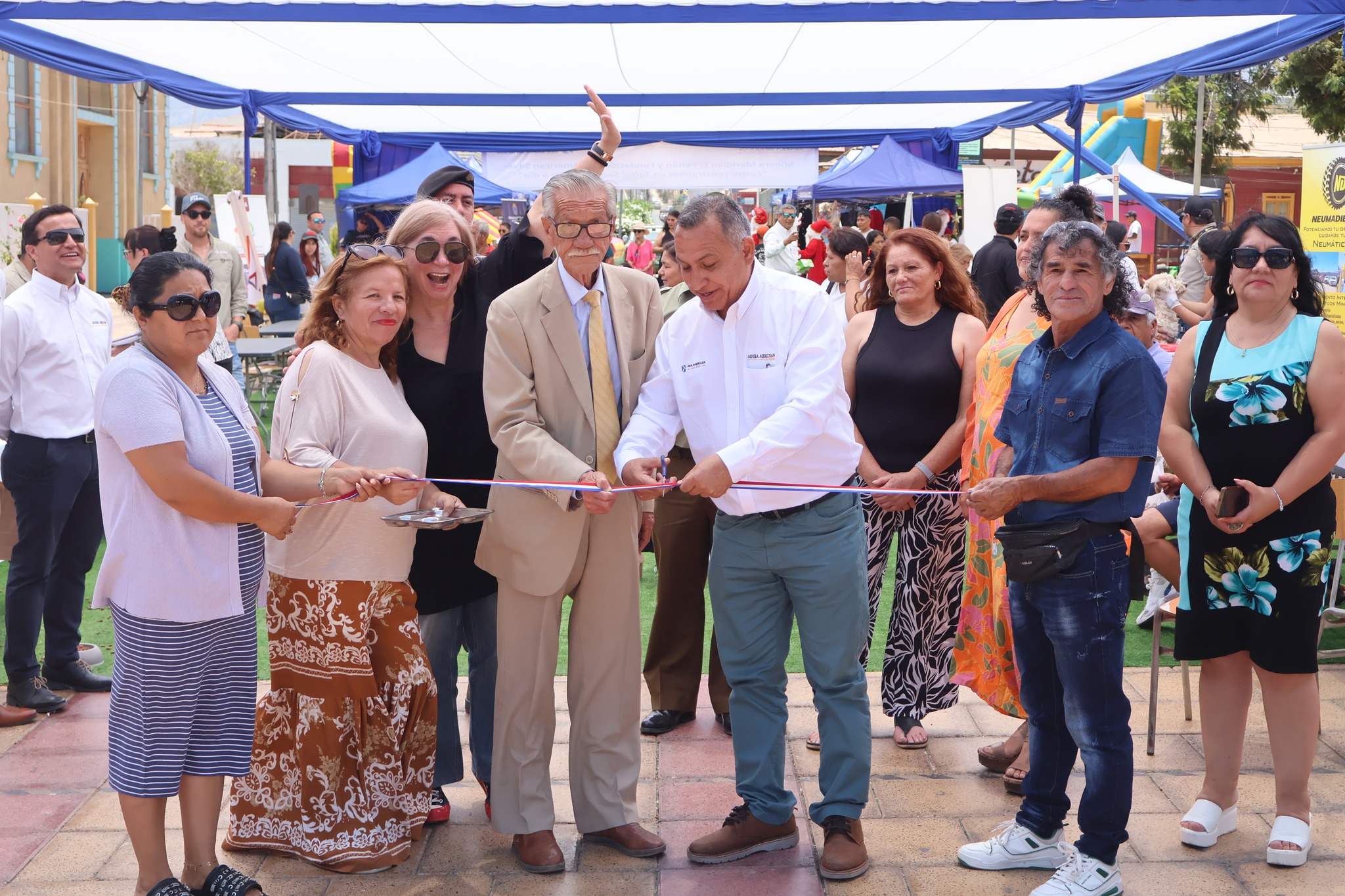 Profesionales de Sodexo entregando orientación nutricional saludable en el Día INTEGRAR.