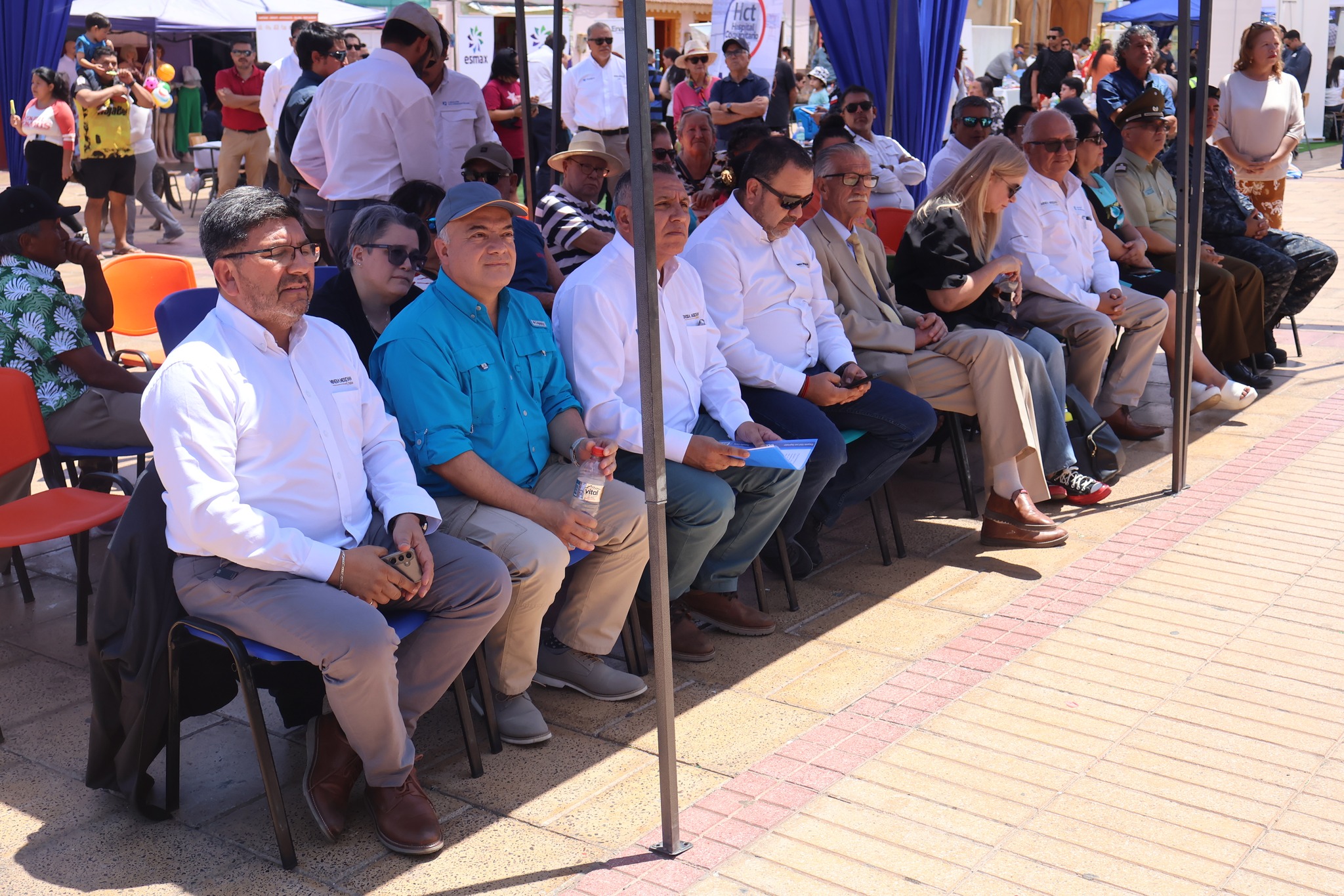 Asistentes y autoridades en la inauguración de la jornada de autocuidado para familias taltalinas.