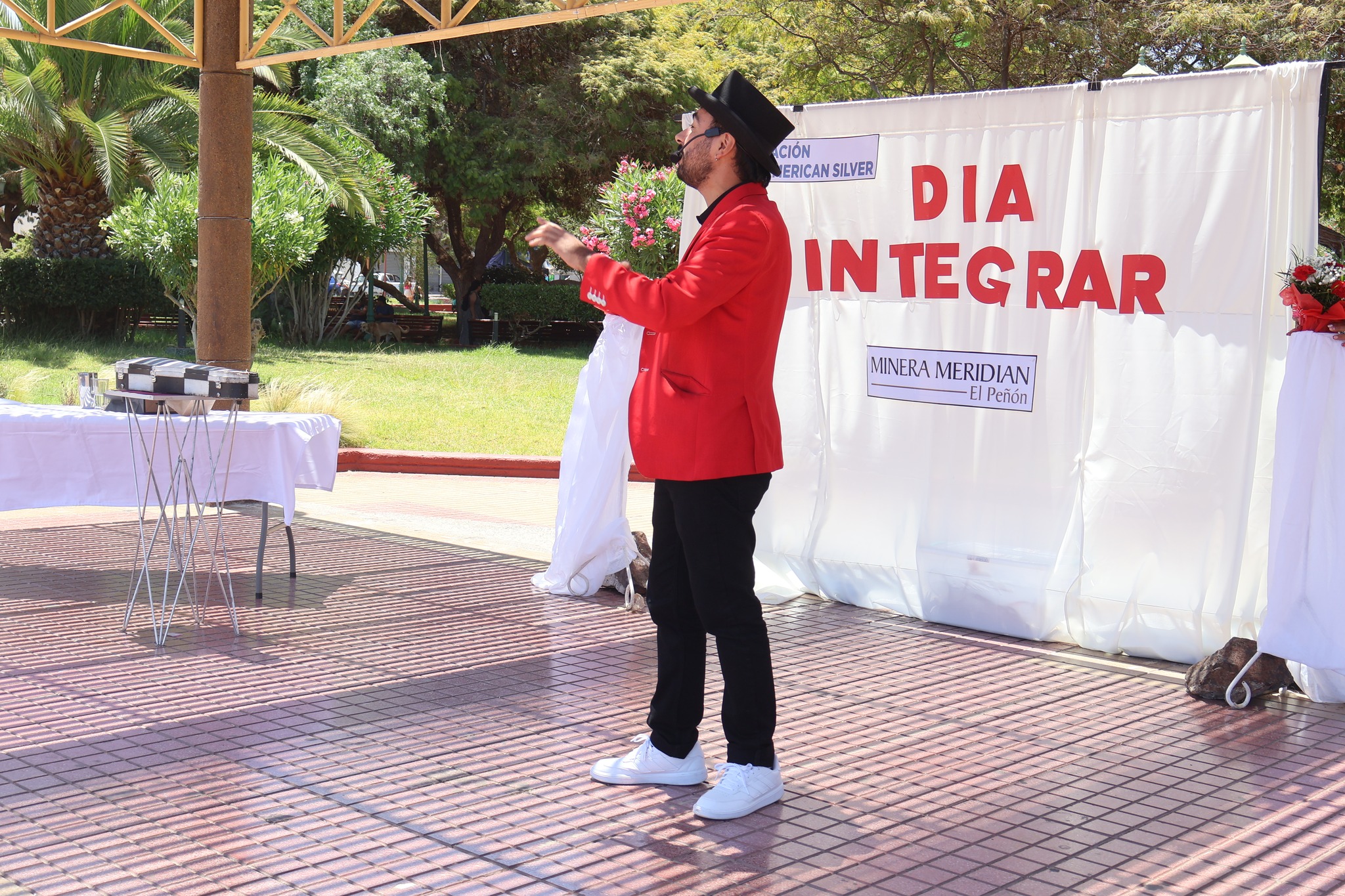 Espectáculo de magia para niños y adultos durante el cierre del Día INTEGRAR.