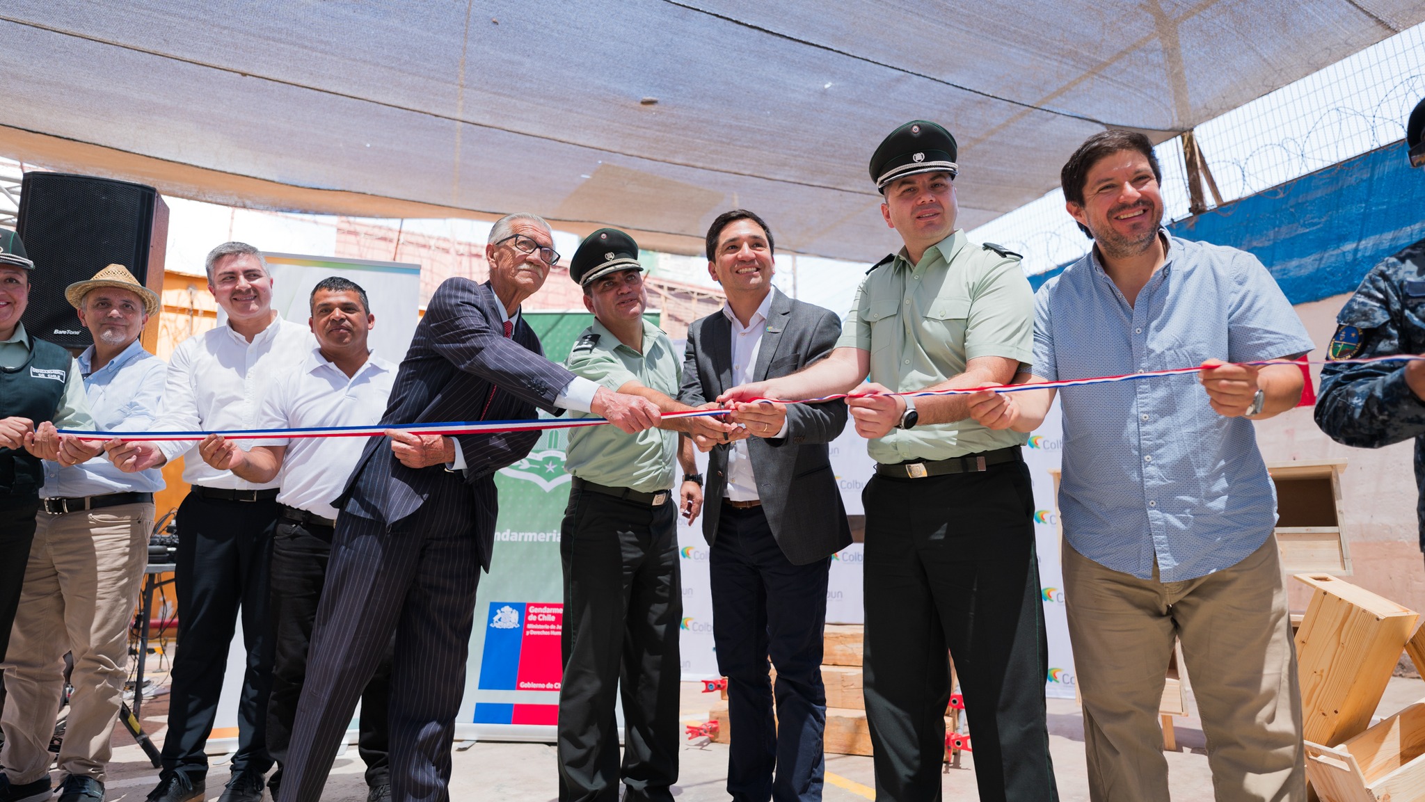 Corte de cinta marca la apertura del Taller de Carpintería del CET de Taltal con presencia de Colbún y Gendarmería.