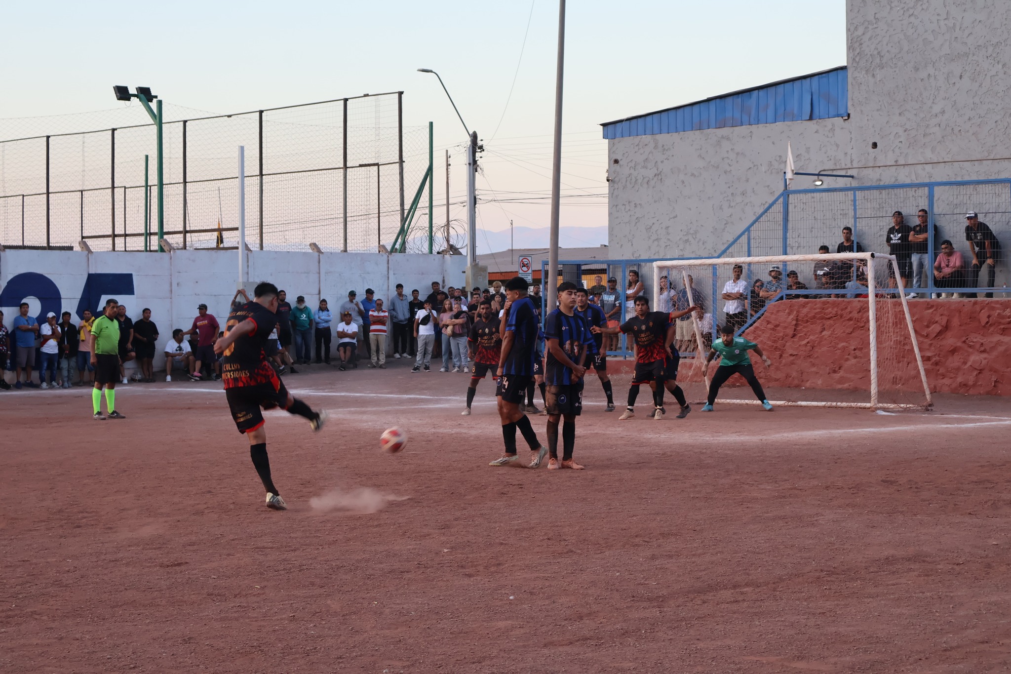 Acción en la cancha durante el Campeonato de Futbolito Verano Taltal 2026 – febrero 2026.
