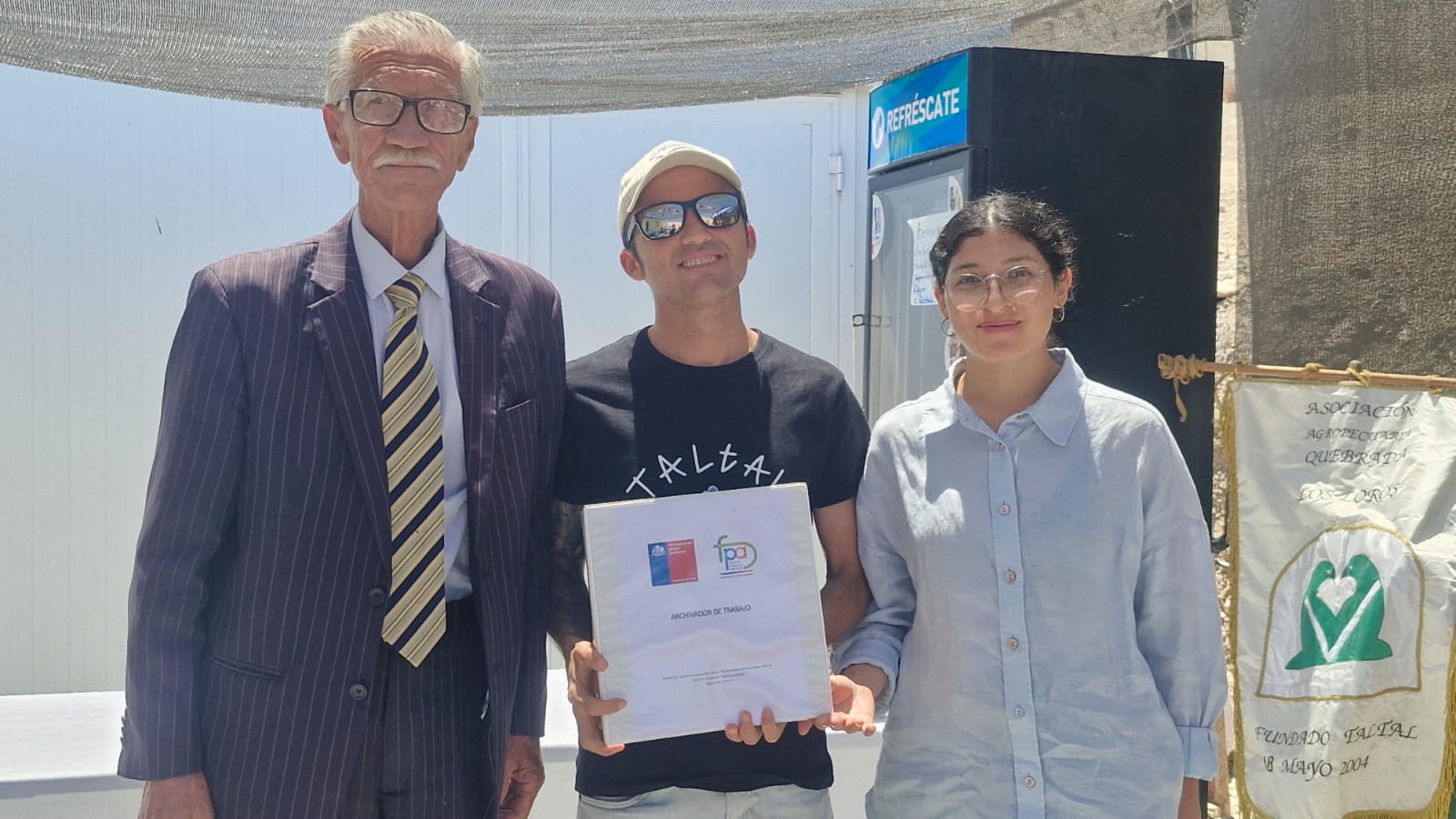 Entrega de reconocimiento a organización local durante actividad del FPA en Taltal.